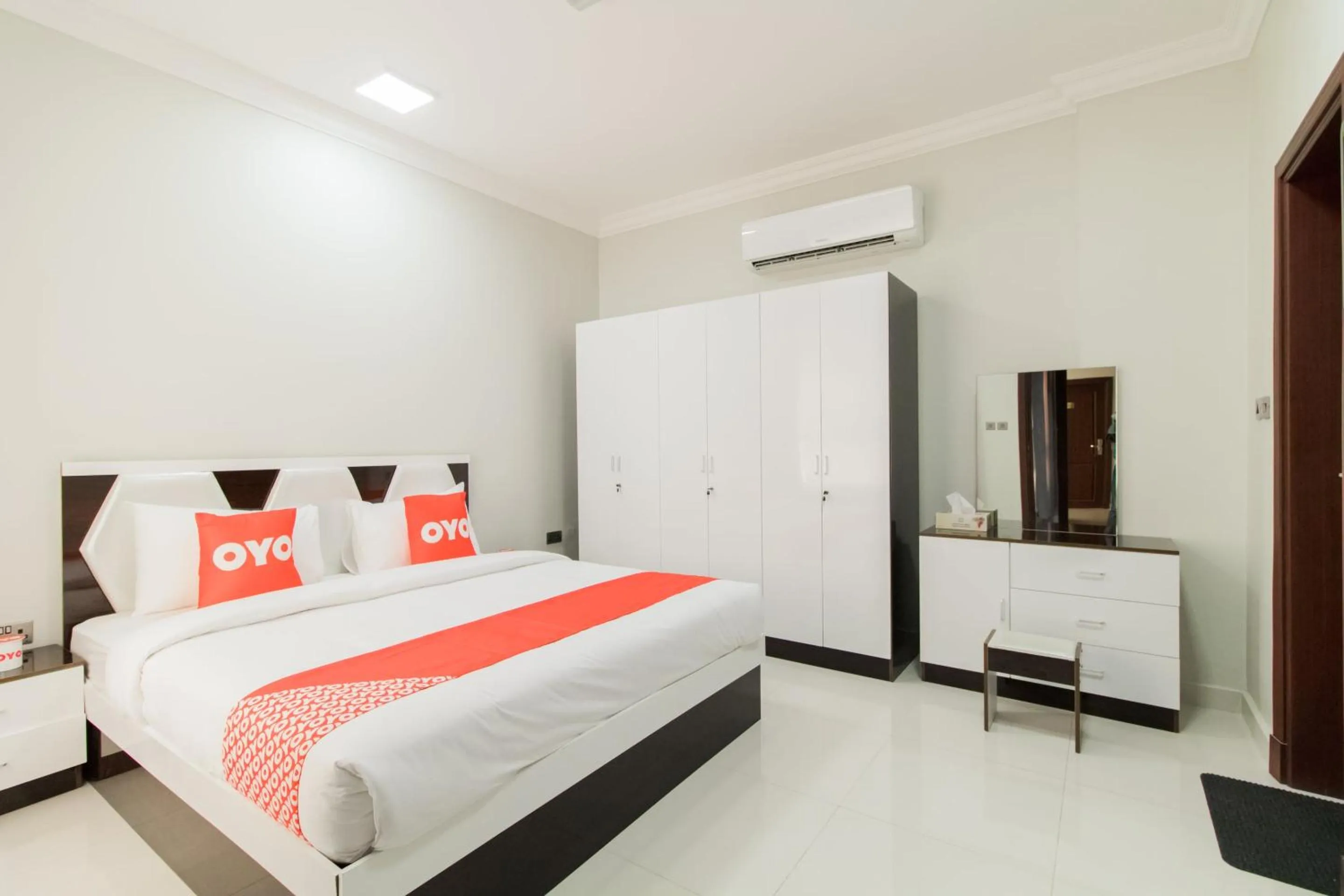 Bedroom, Bed in Super OYO 106 Muscat Grand Hotel Apartment