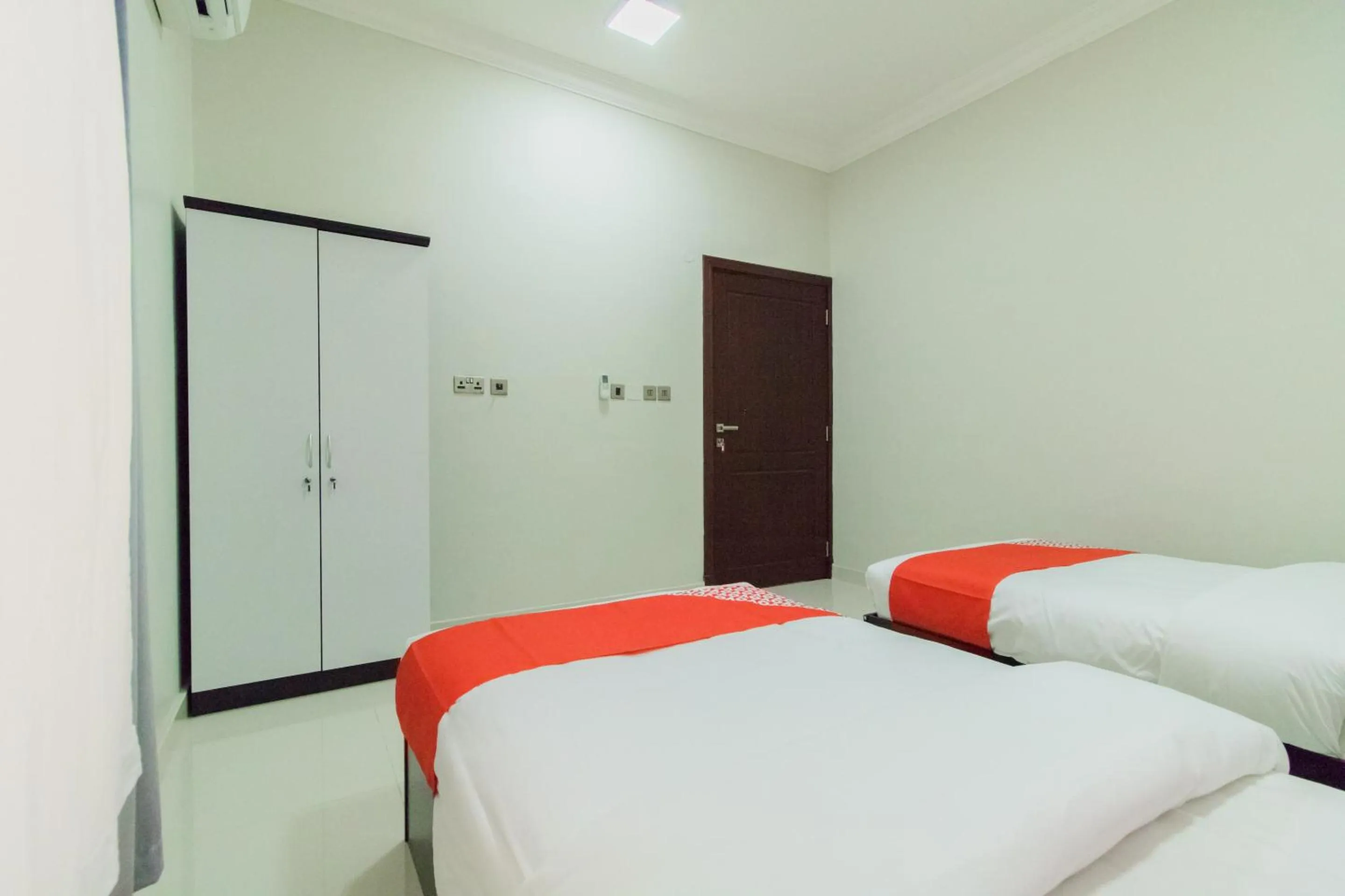 Bedroom, Bed in Super OYO 106 Muscat Grand Hotel Apartment