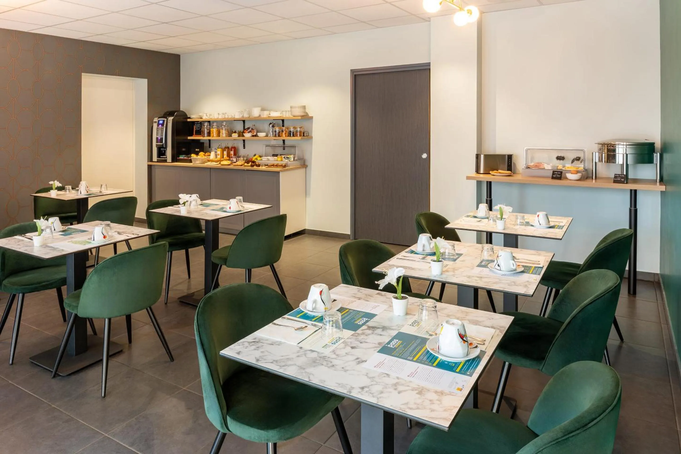 Breakfast in Best Western Hotel Fontaine Argent