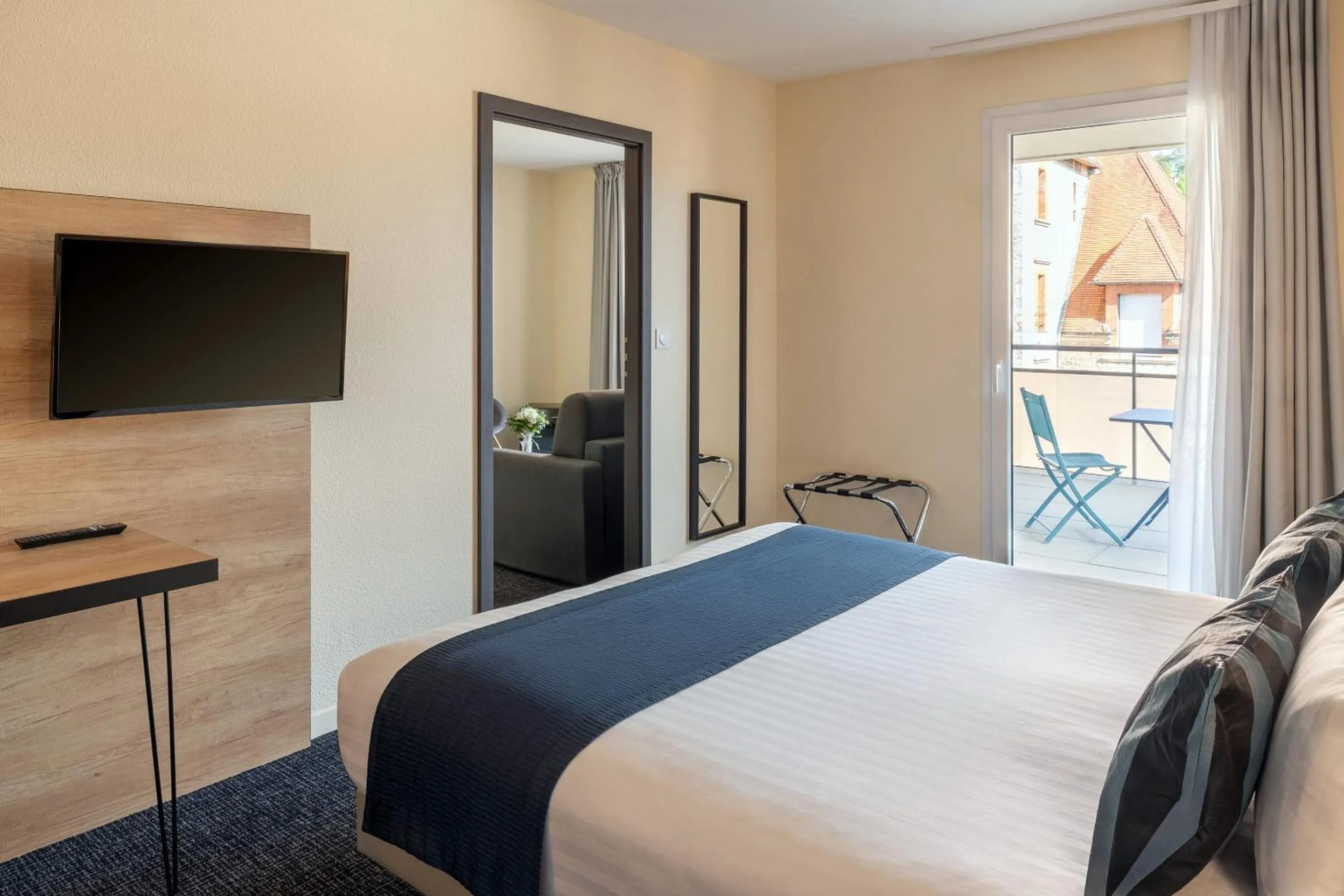 Photo of the whole room, Bed in Best Western Hotel Fontaine Argent