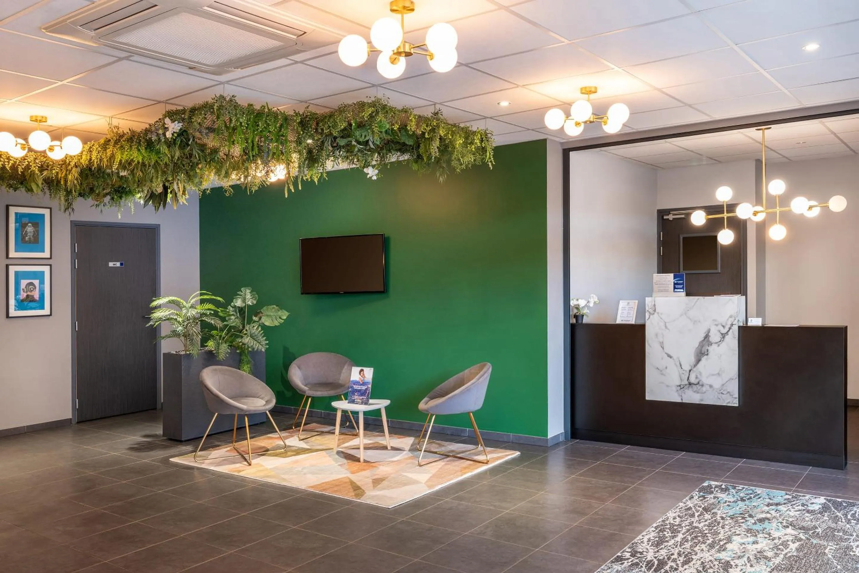 Lobby or reception in Best Western Hotel Fontaine Argent