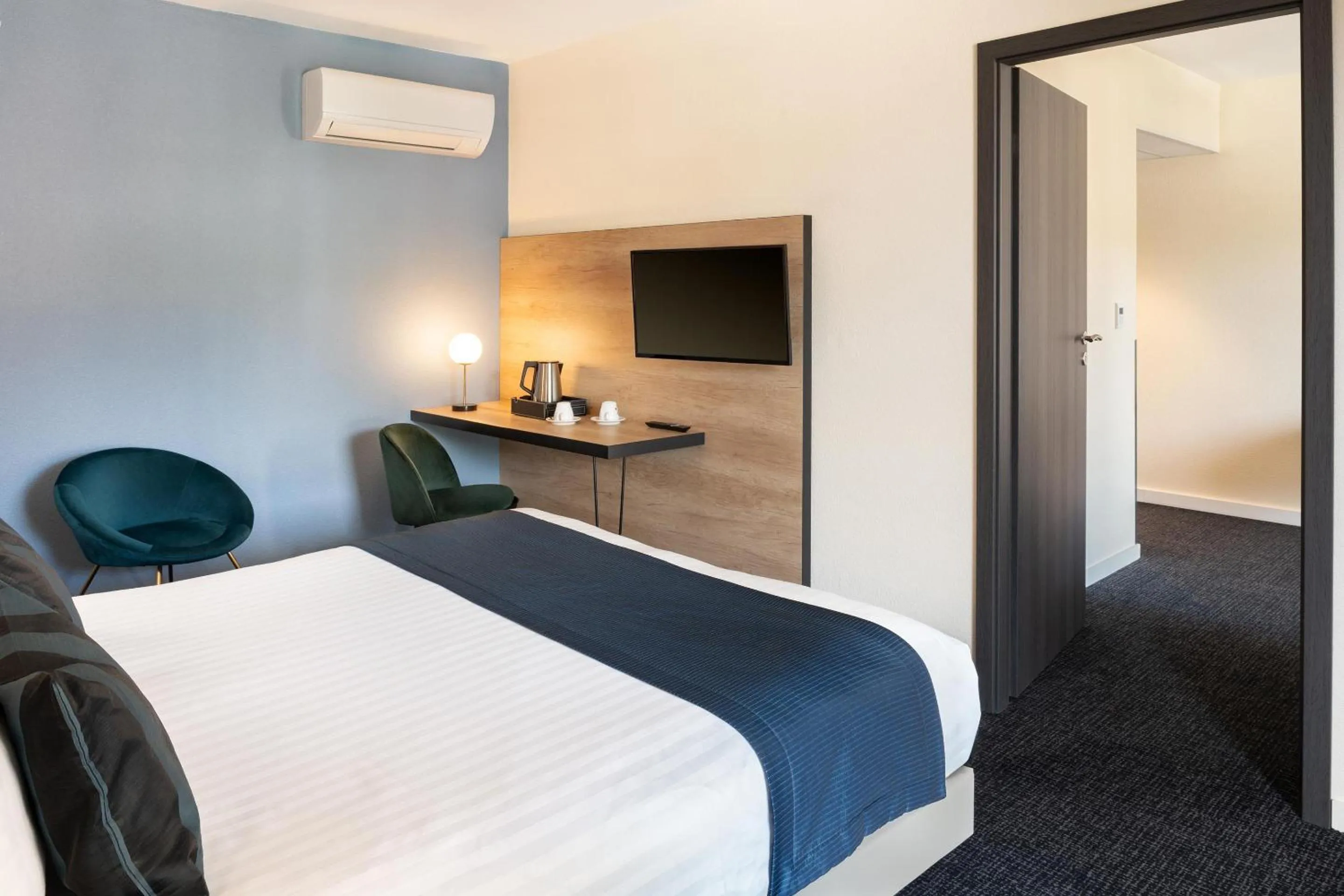 Photo of the whole room, Bed in Best Western Hotel Fontaine Argent