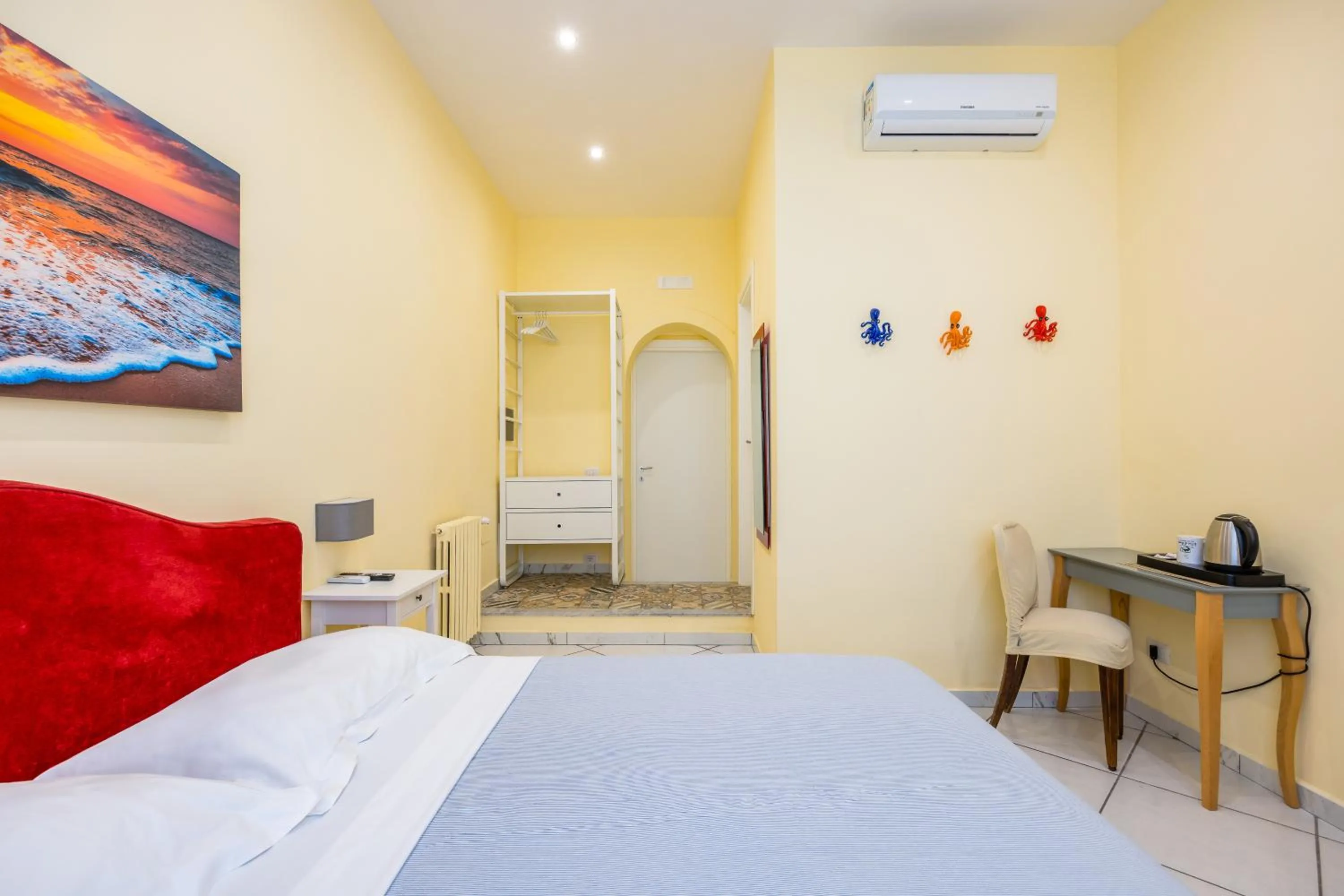 Bed in La Casa Di Bruno Napoli