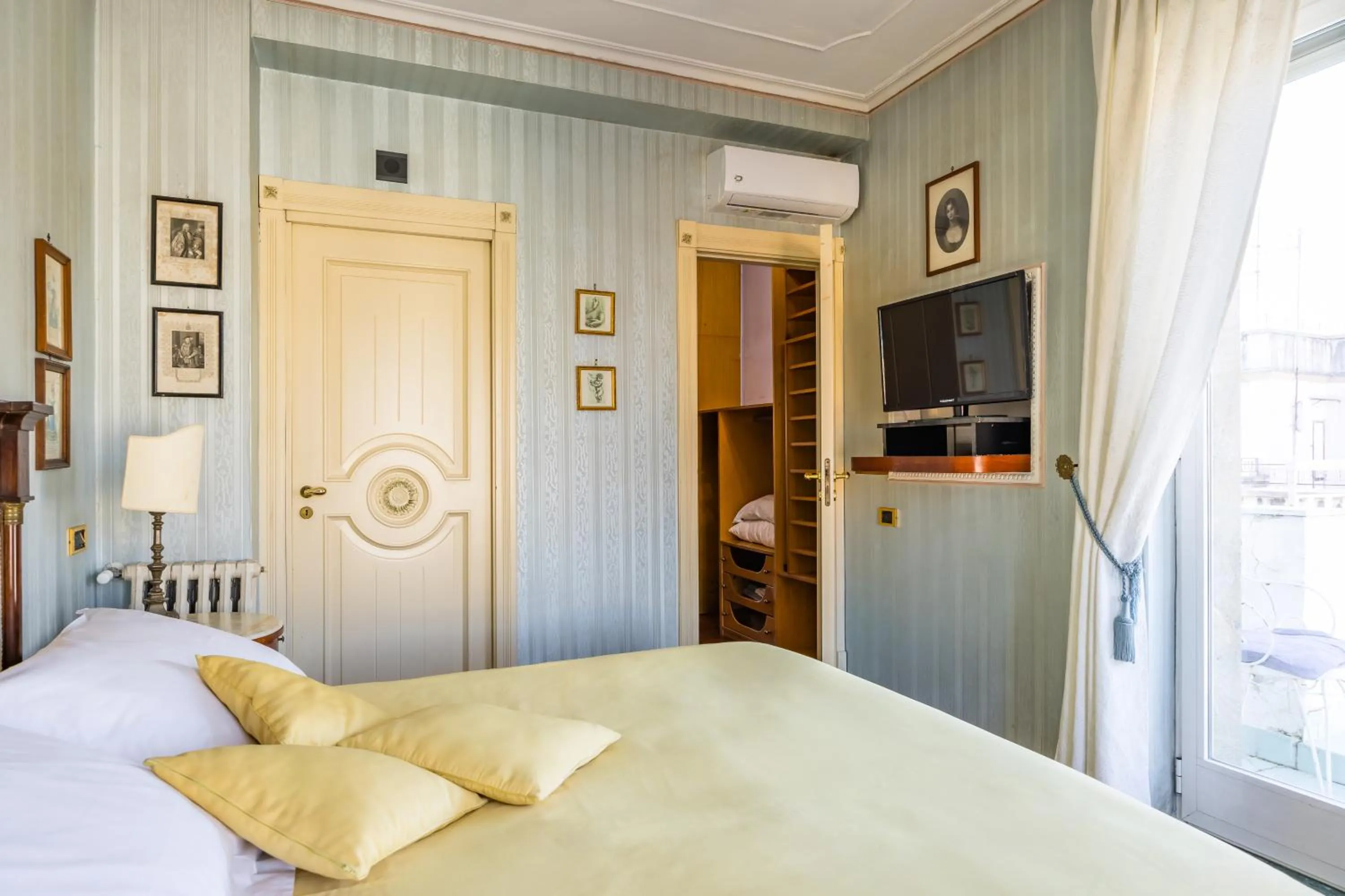 Bed in La Casa Di Bruno Napoli