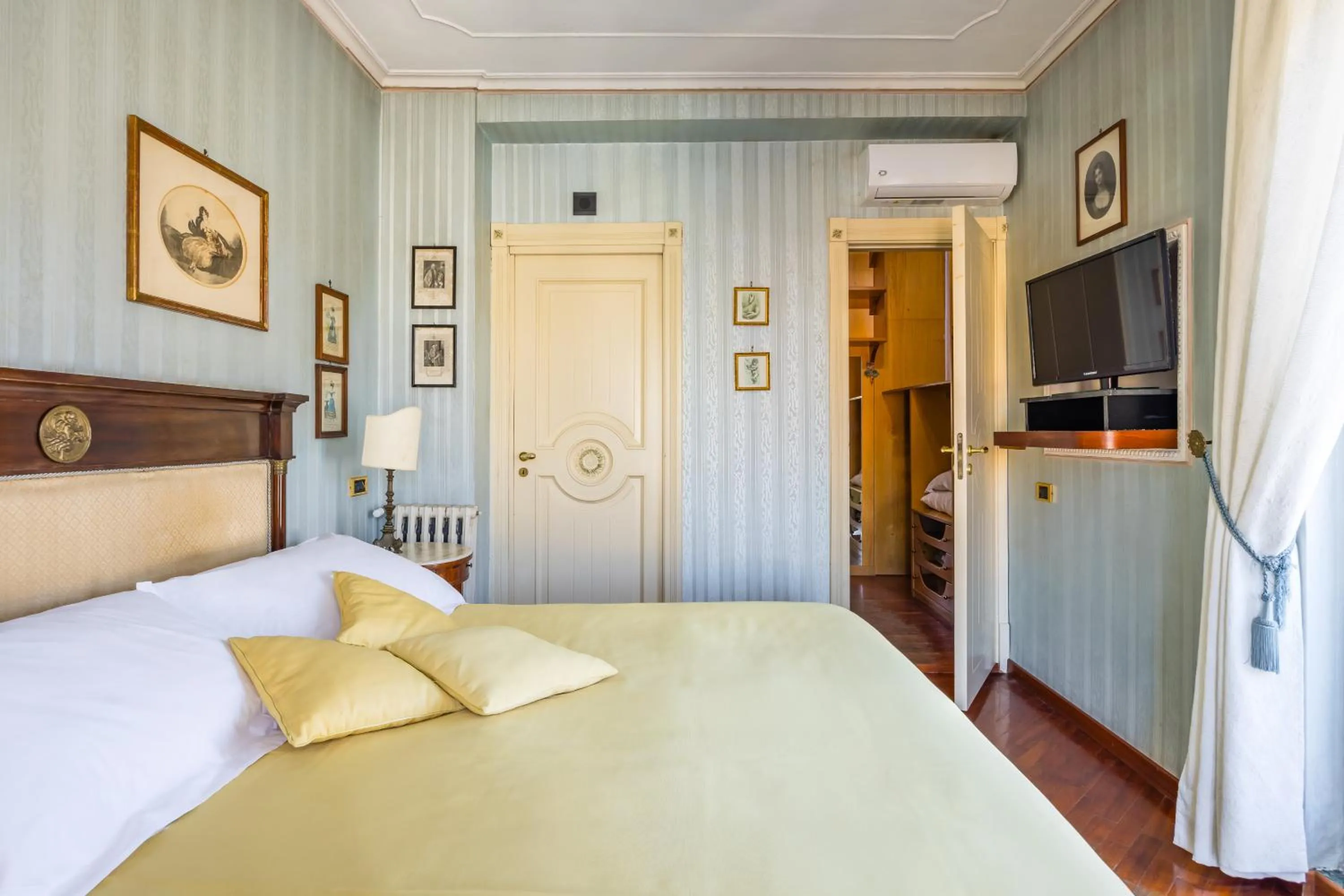 Bed in La Casa Di Bruno Napoli