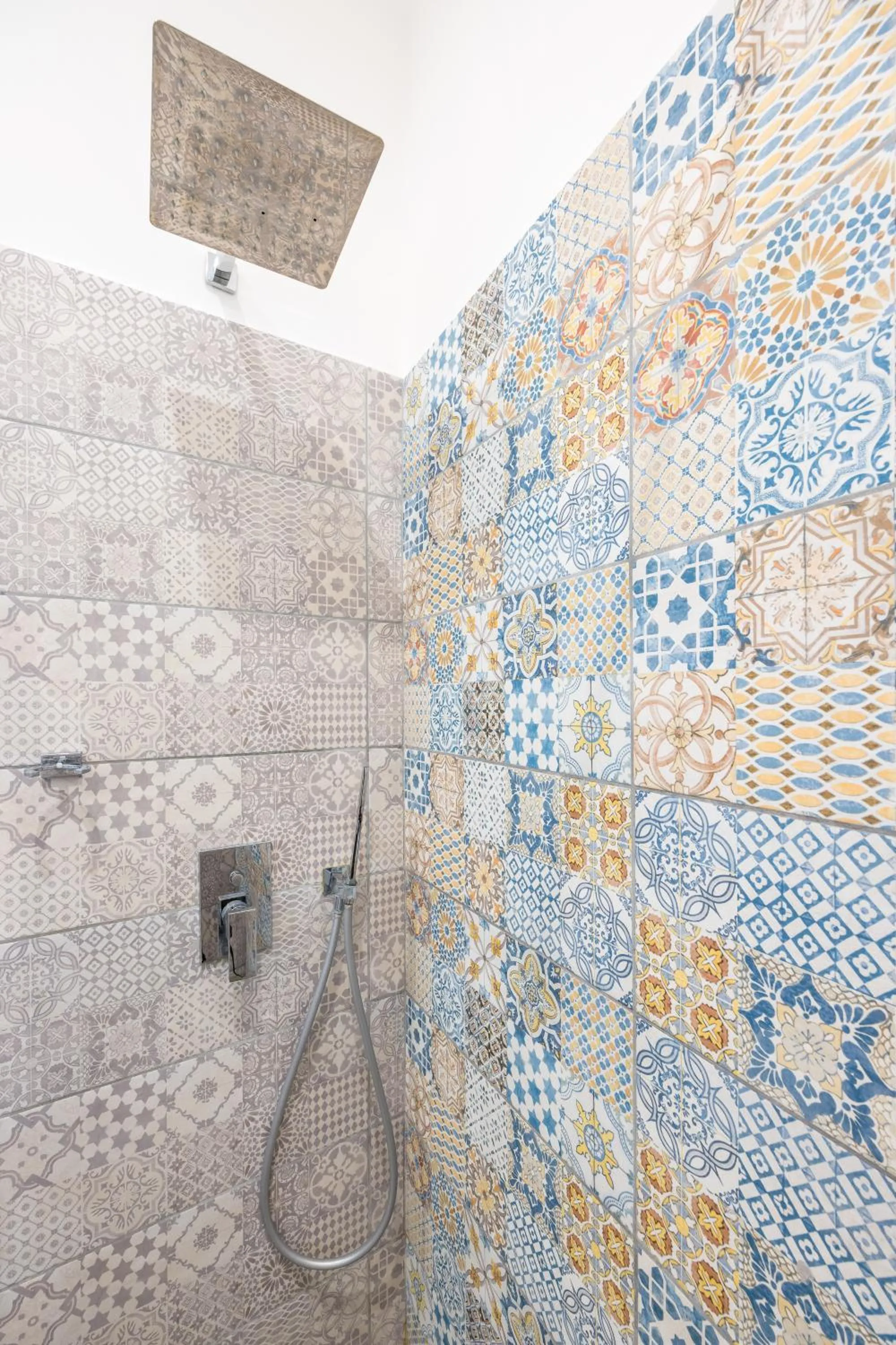 Shower in La Casa Di Bruno Napoli