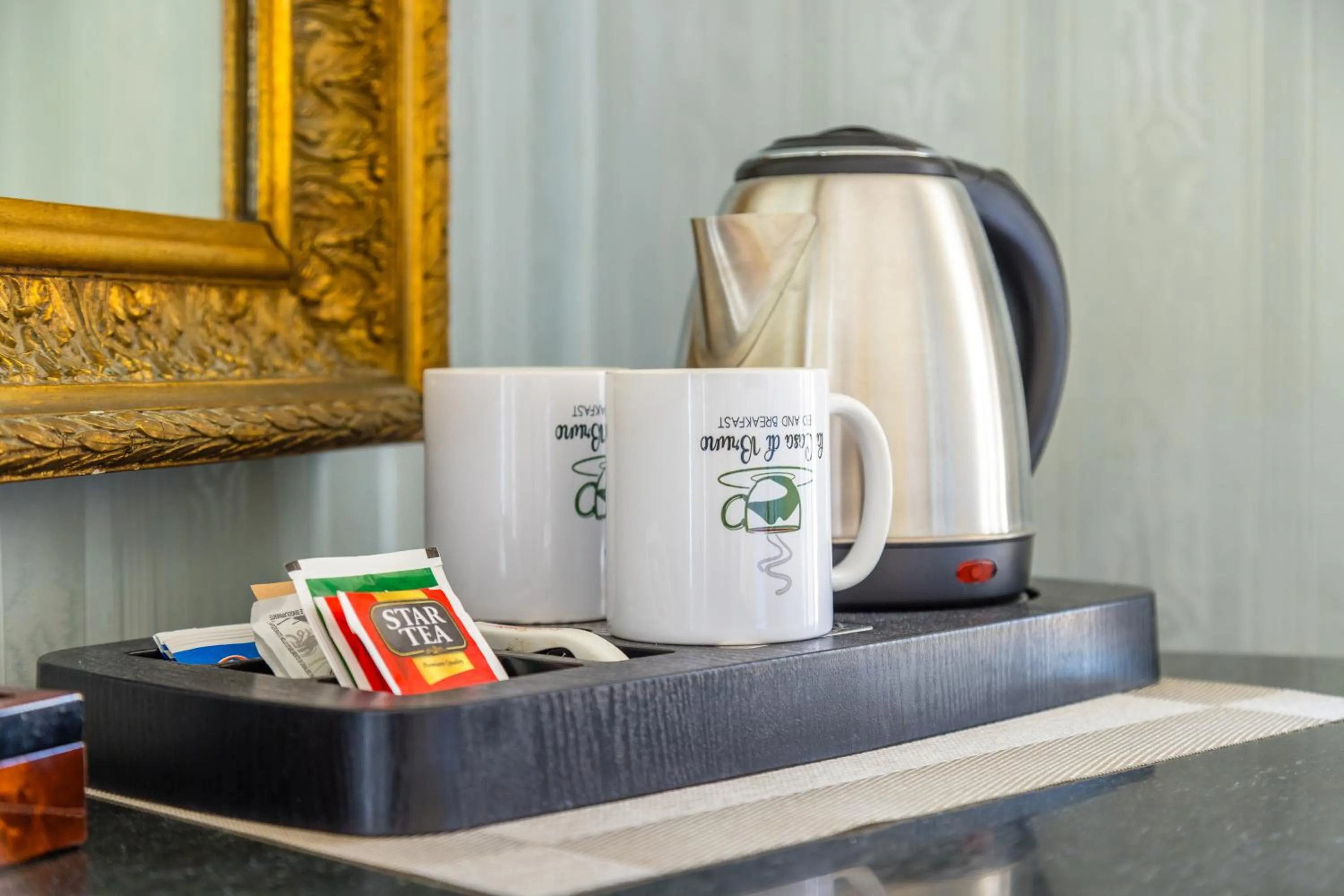 Coffee/tea facilities in La Casa Di Bruno Napoli