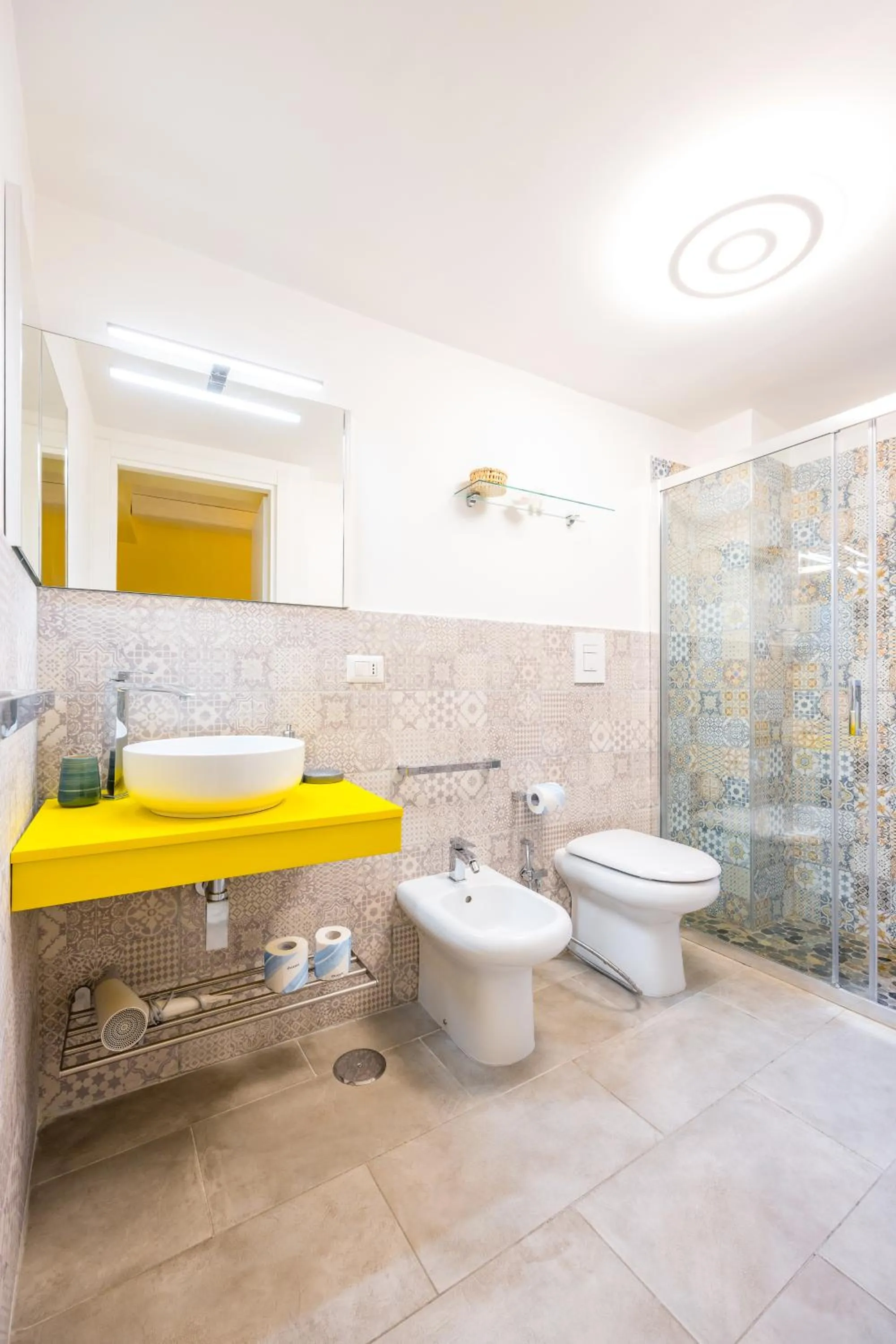 Shower in La Casa Di Bruno Napoli