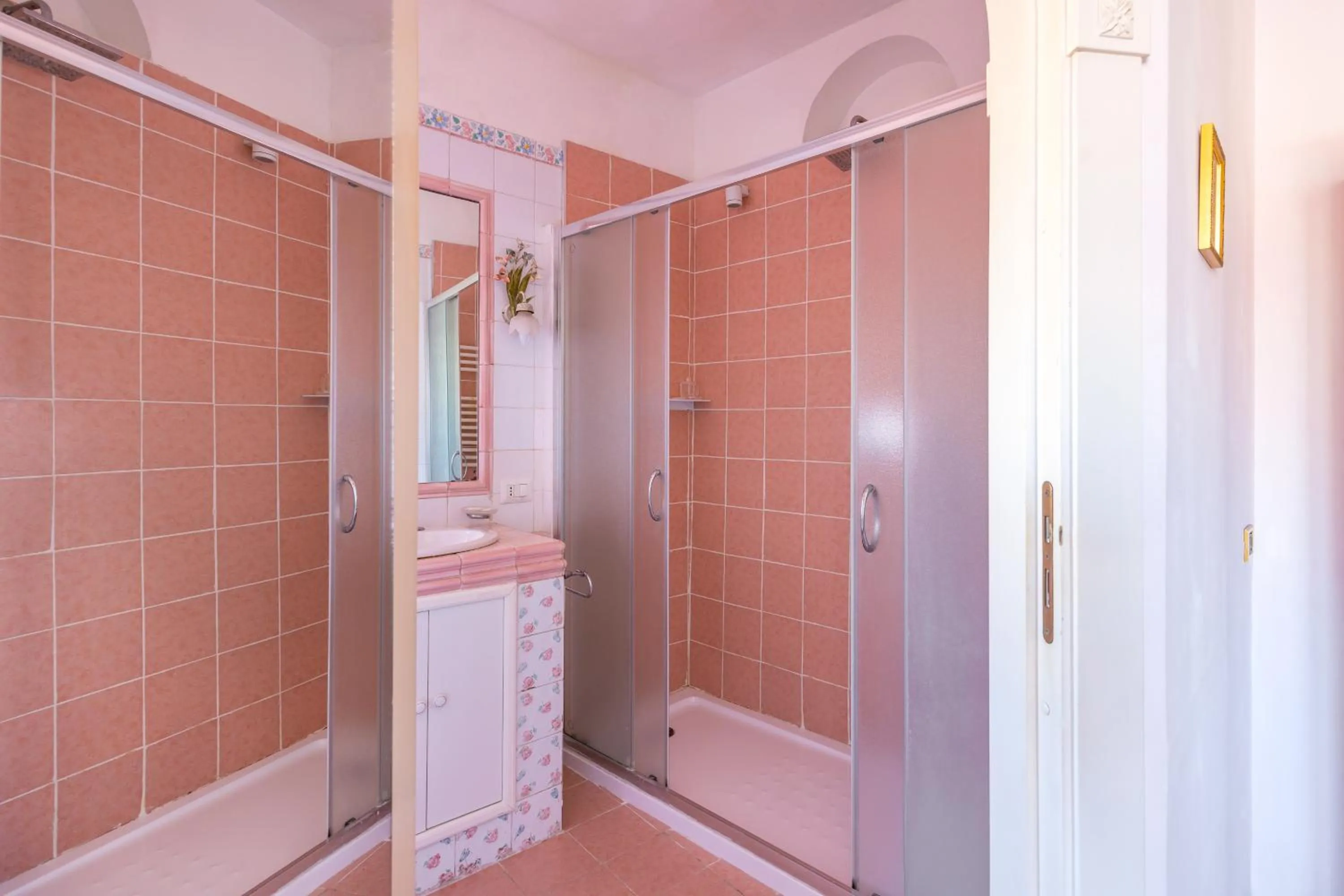 Shower in La Casa Di Bruno Napoli