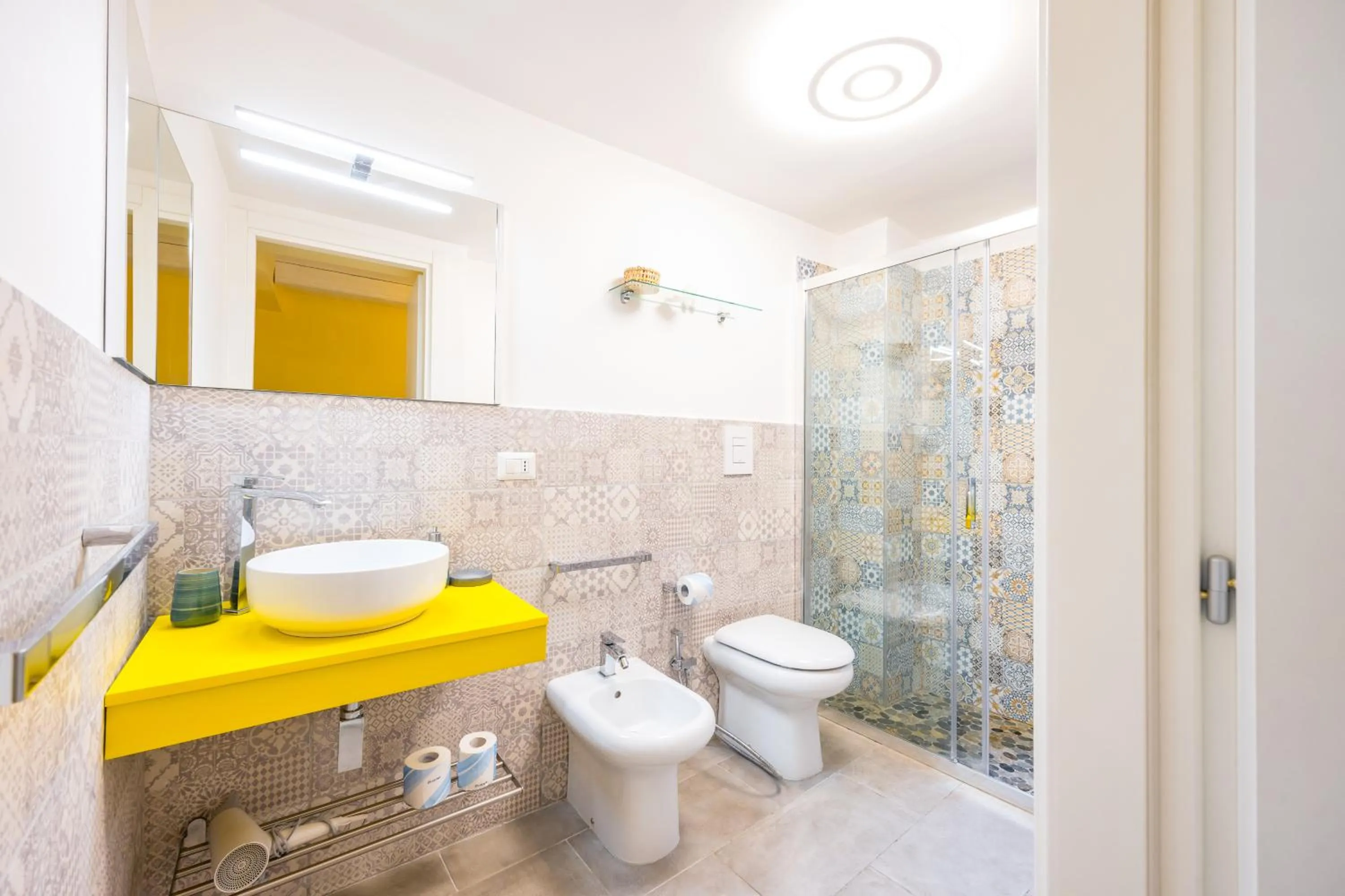 Shower in La Casa Di Bruno Napoli