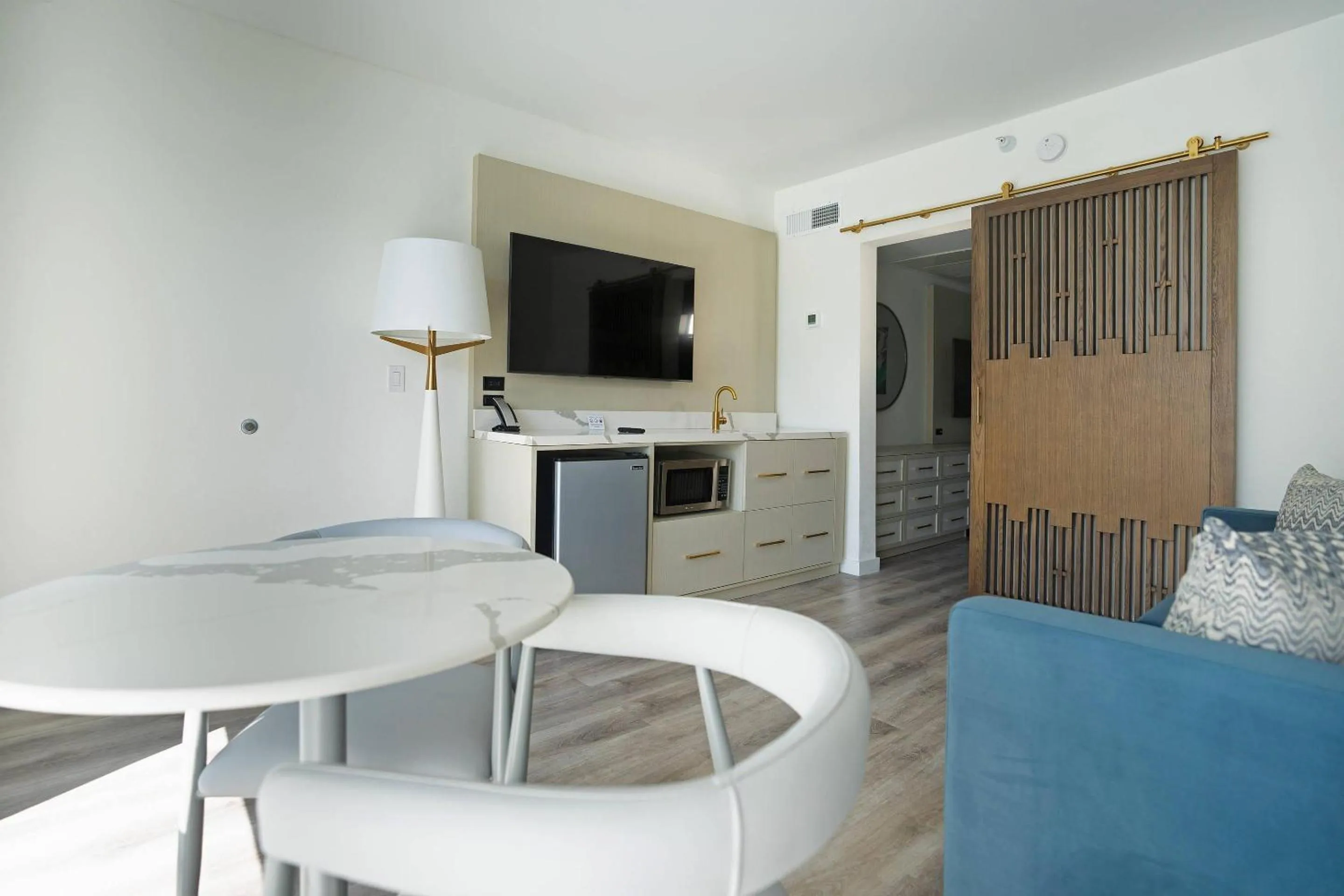 Bedroom in DASKK Orlando Hotel near Universal Blvd, an Ascend Collection Hotel