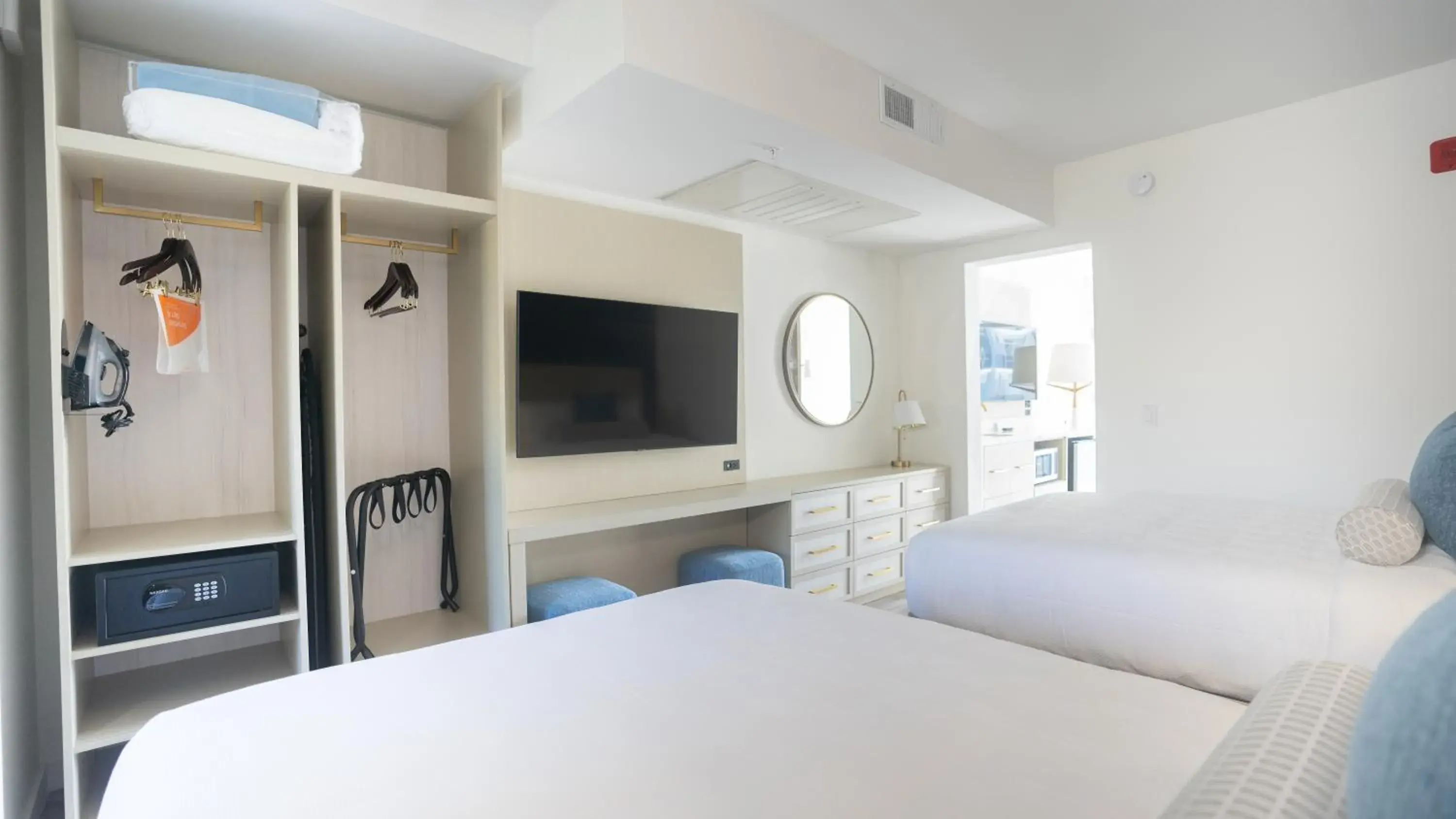 Photo of the whole room, Bed in DASKK Orlando Hotel near Universal Blvd, an Ascend Collection Hotel Photo of the whole room, Bed in DASKK Orlando Hotel near Universal Blvd, an Ascend Collection Hotel