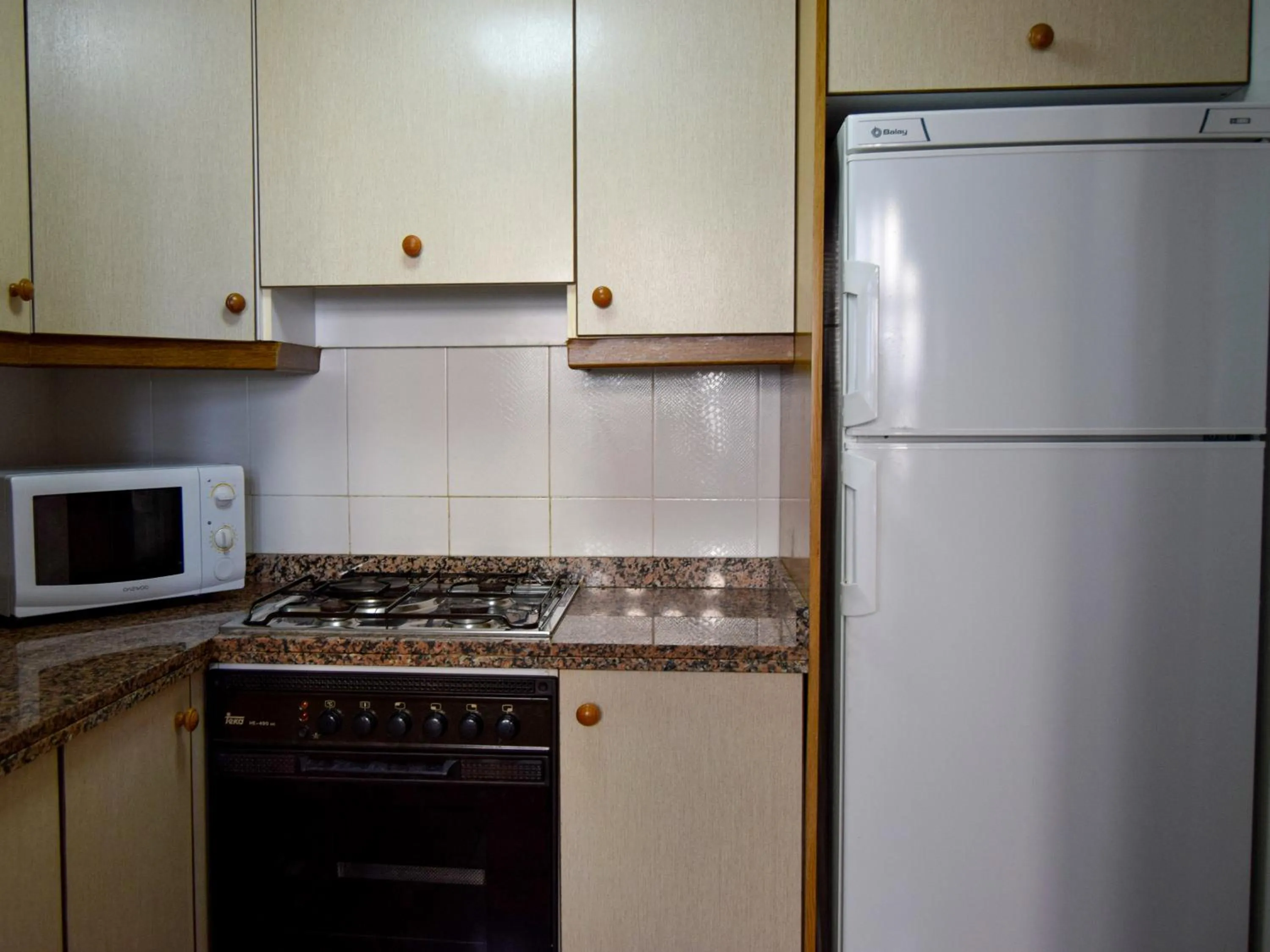 Kitchen or kitchenette in Apartamentos Neptuno Oropesa 3000