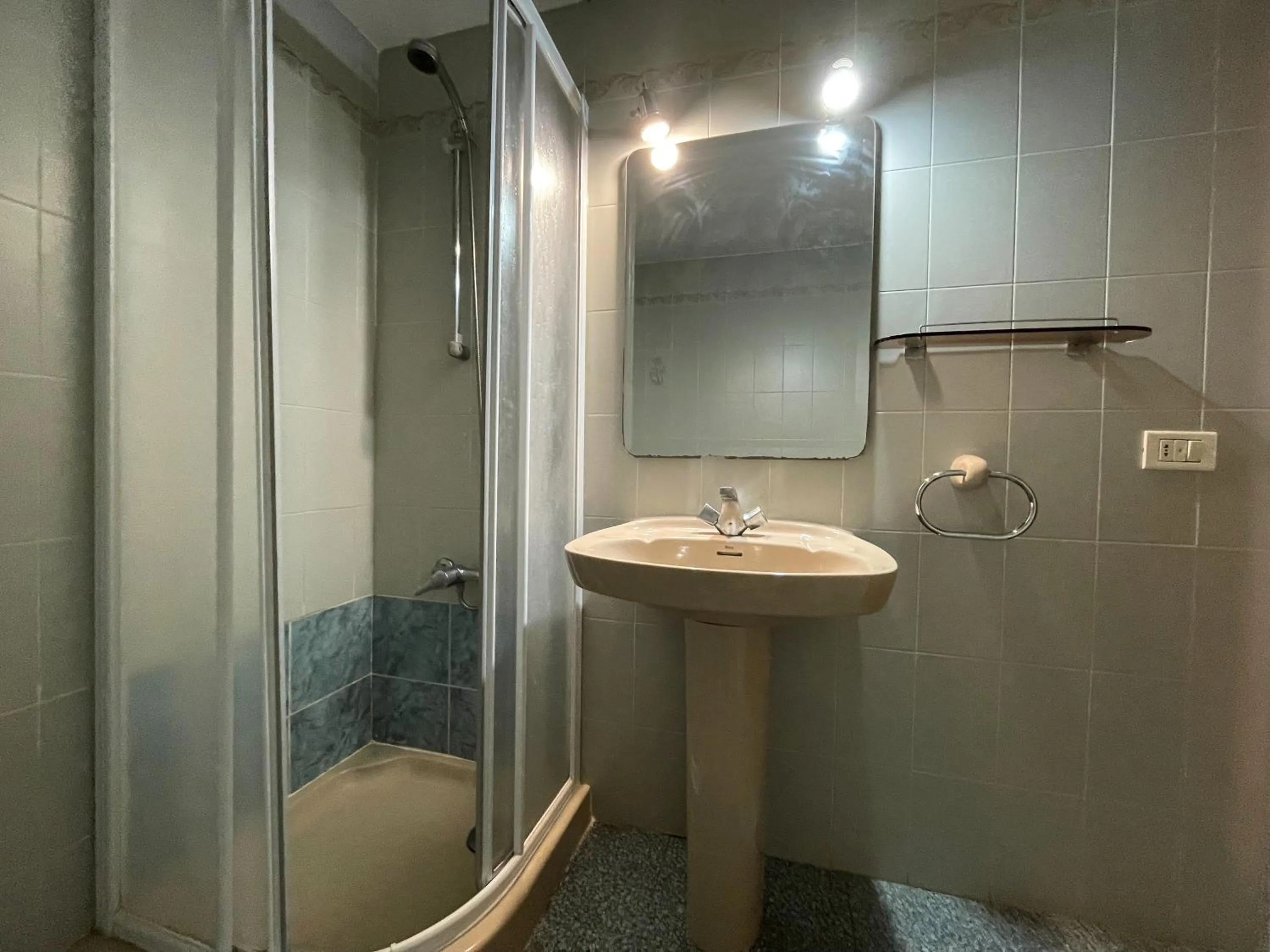 Shower in Apartamentos Neptuno Oropesa 3000