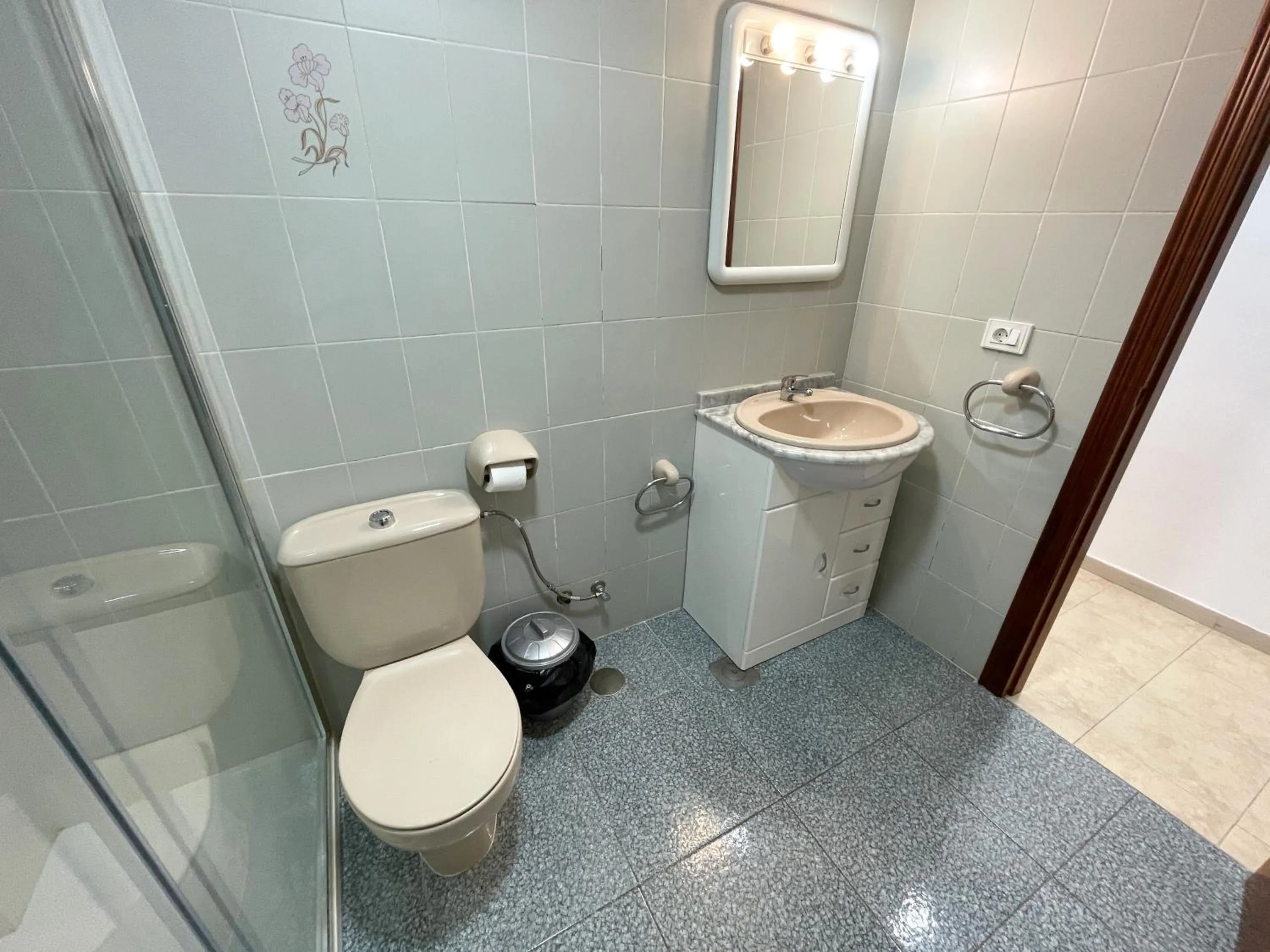 Shower in Apartamentos Neptuno Oropesa 3000