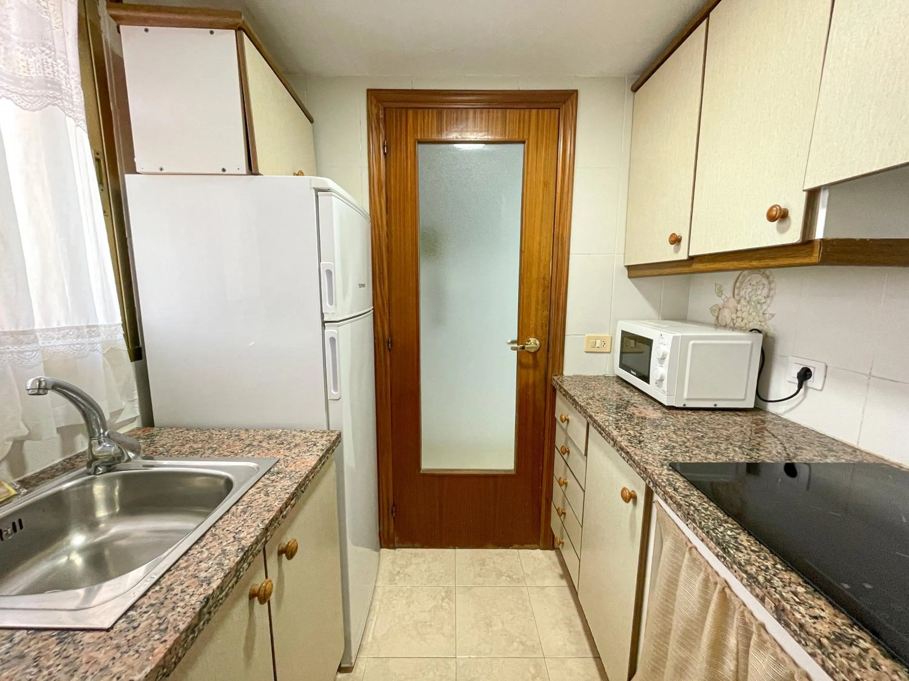 Kitchen or kitchenette in Apartamentos Neptuno Oropesa 3000