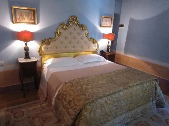 Bed in Locanda Pietrasantese B&B