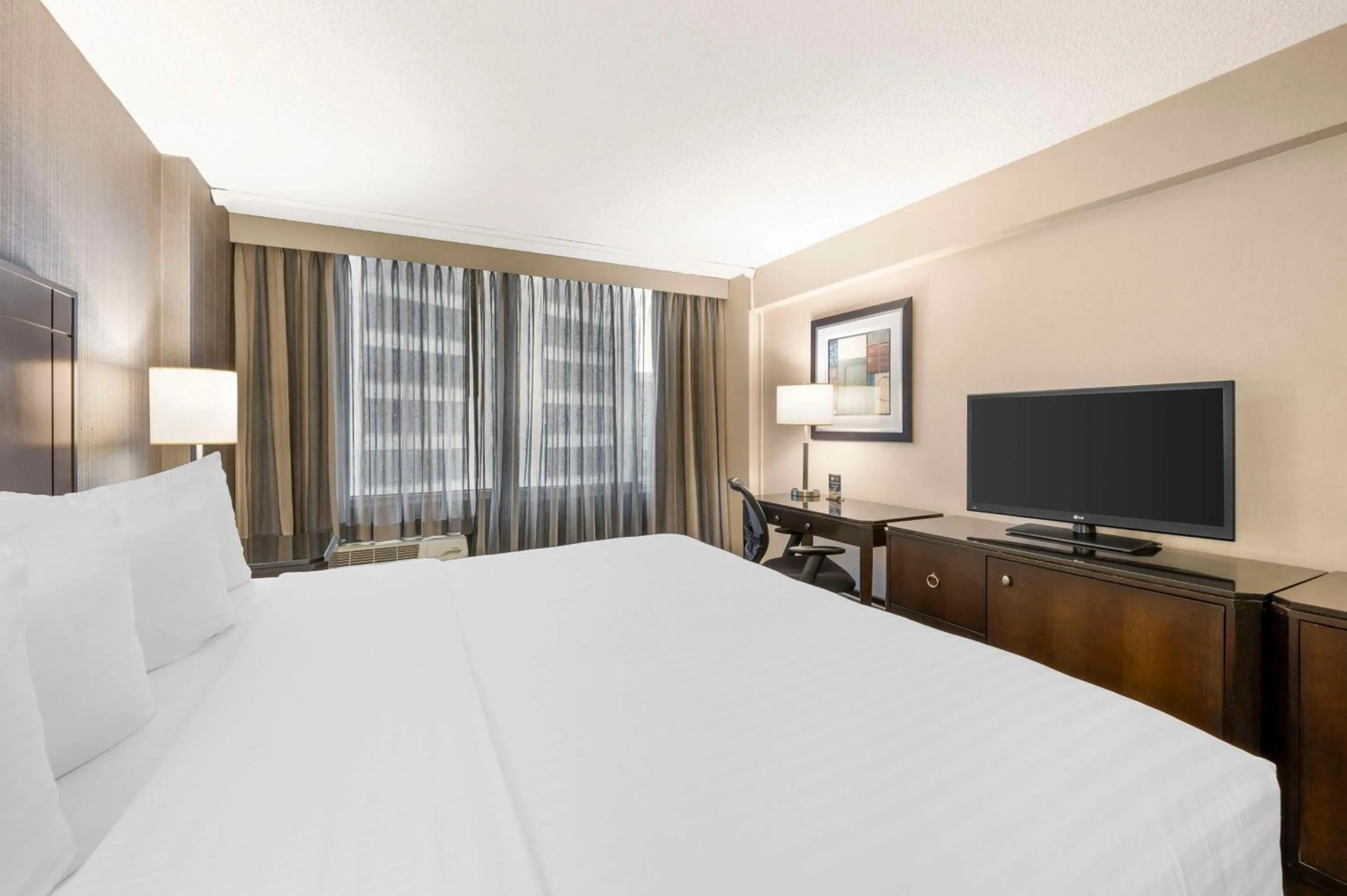 Bedroom, Bed in Best Western Grant Park Hotel