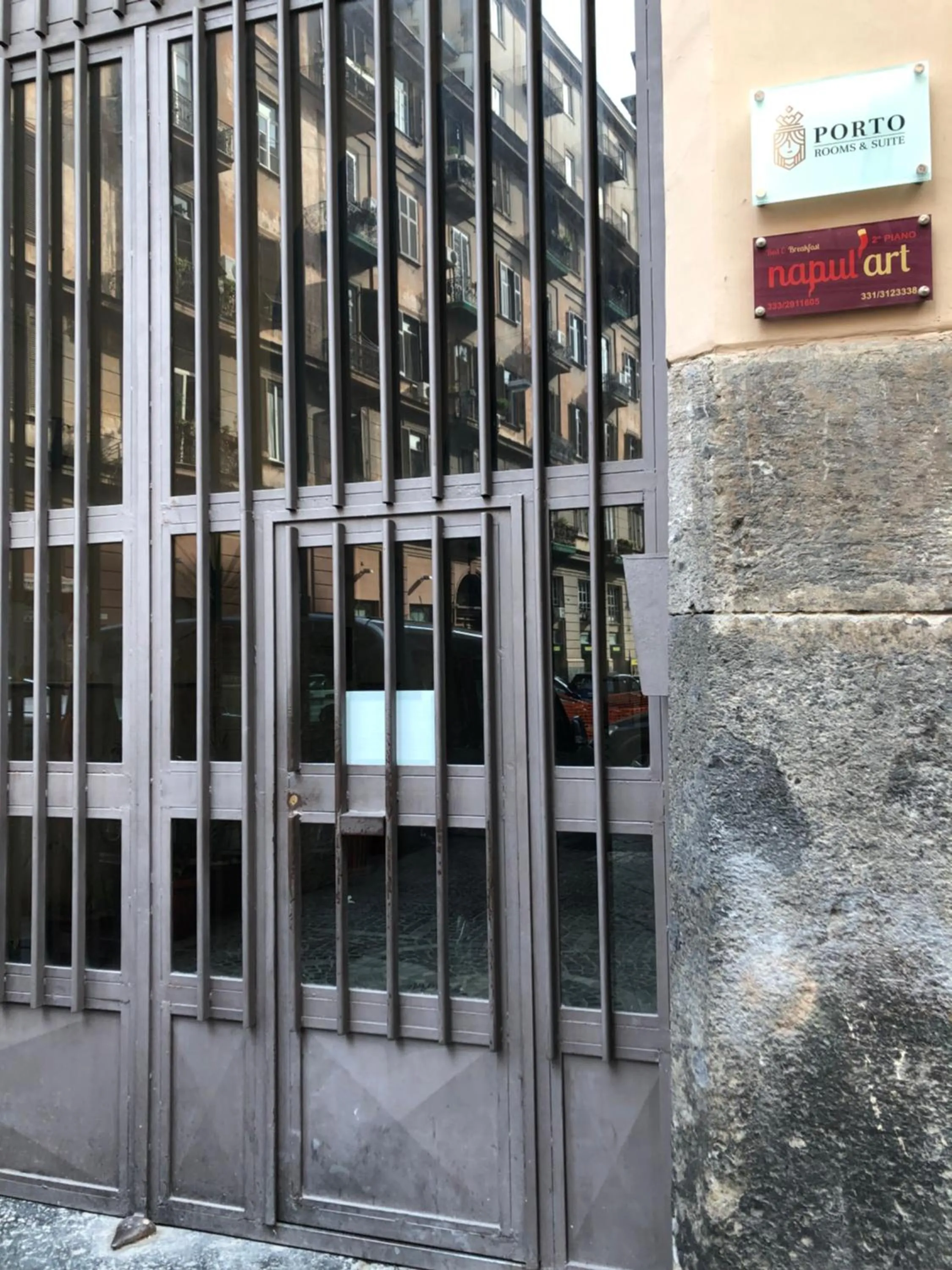 Property building in Porto Rooms & Suite