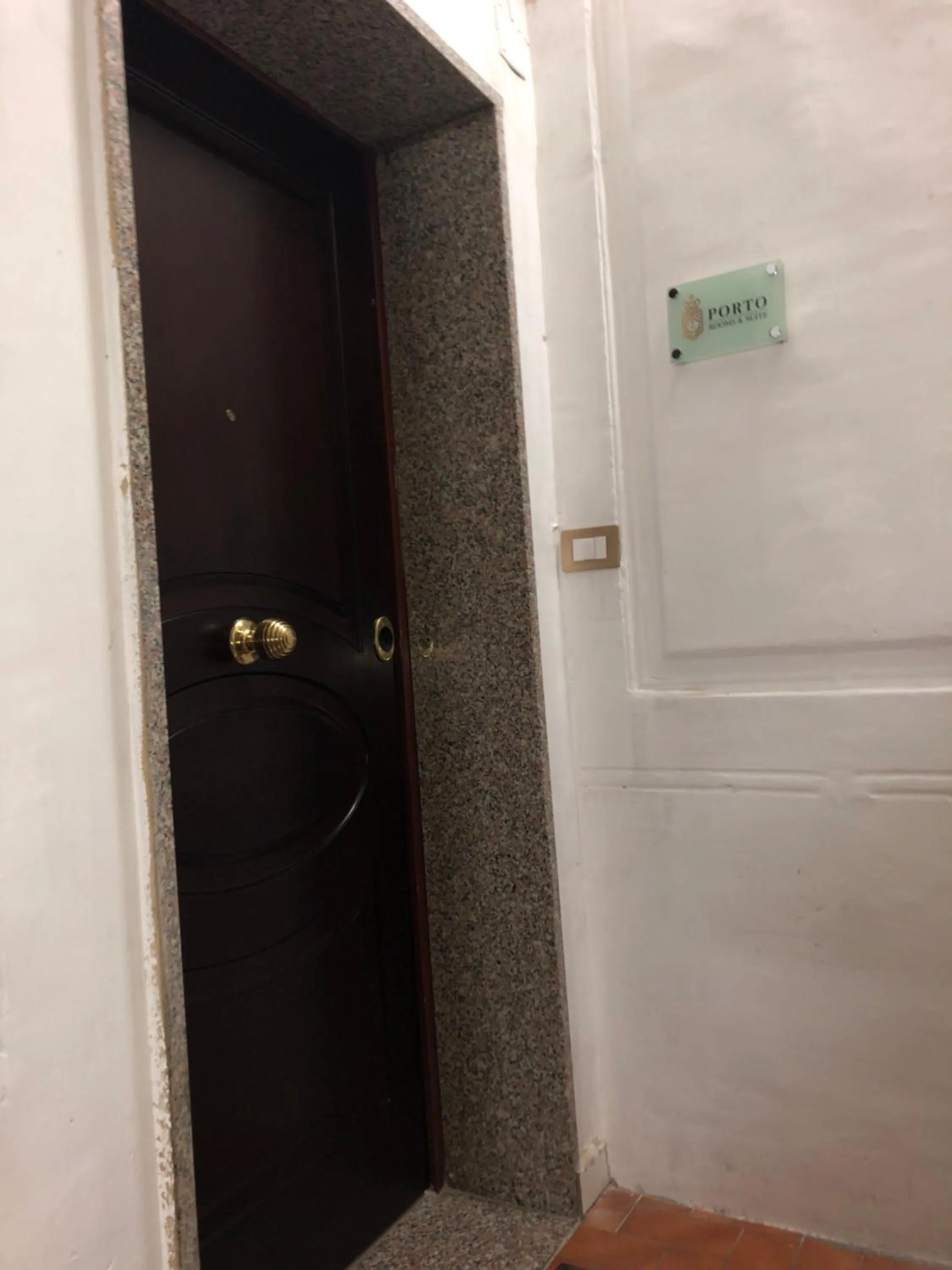 Facade/entrance in Porto Rooms & Suite