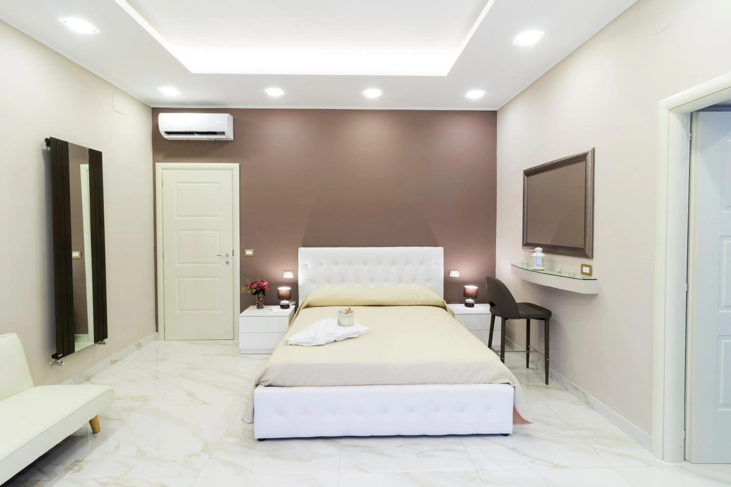 Bed in Porto Rooms & Suite