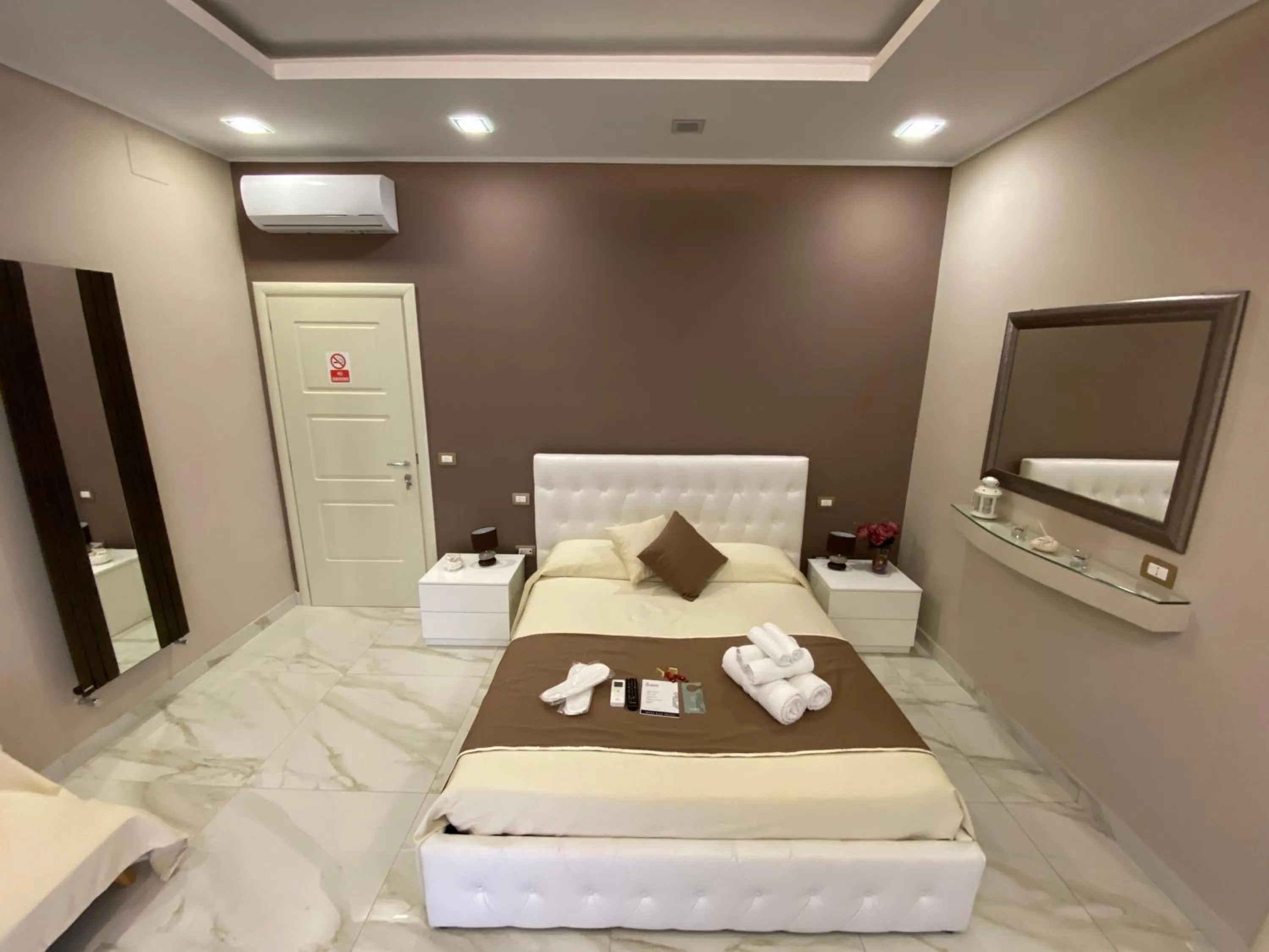 Bed in Porto Rooms & Suite