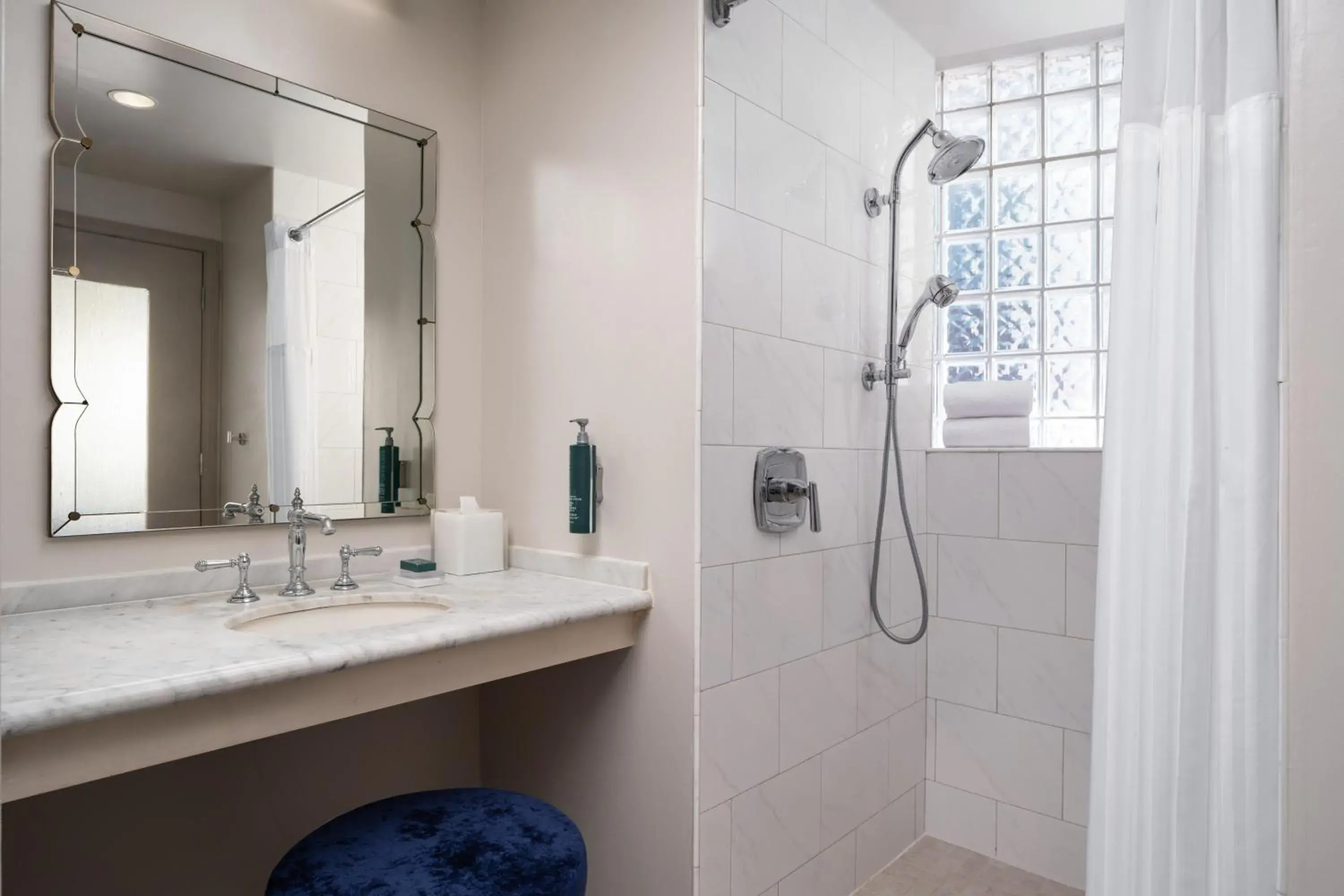 Bathroom in Hilton Orrington/Evanston Bathroom in Hilton Orrington/Evanston