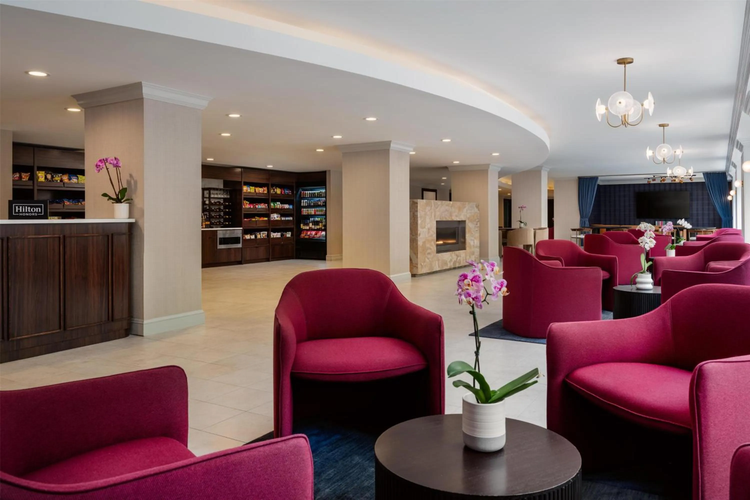 Lobby or reception in Hilton Orrington/Evanston