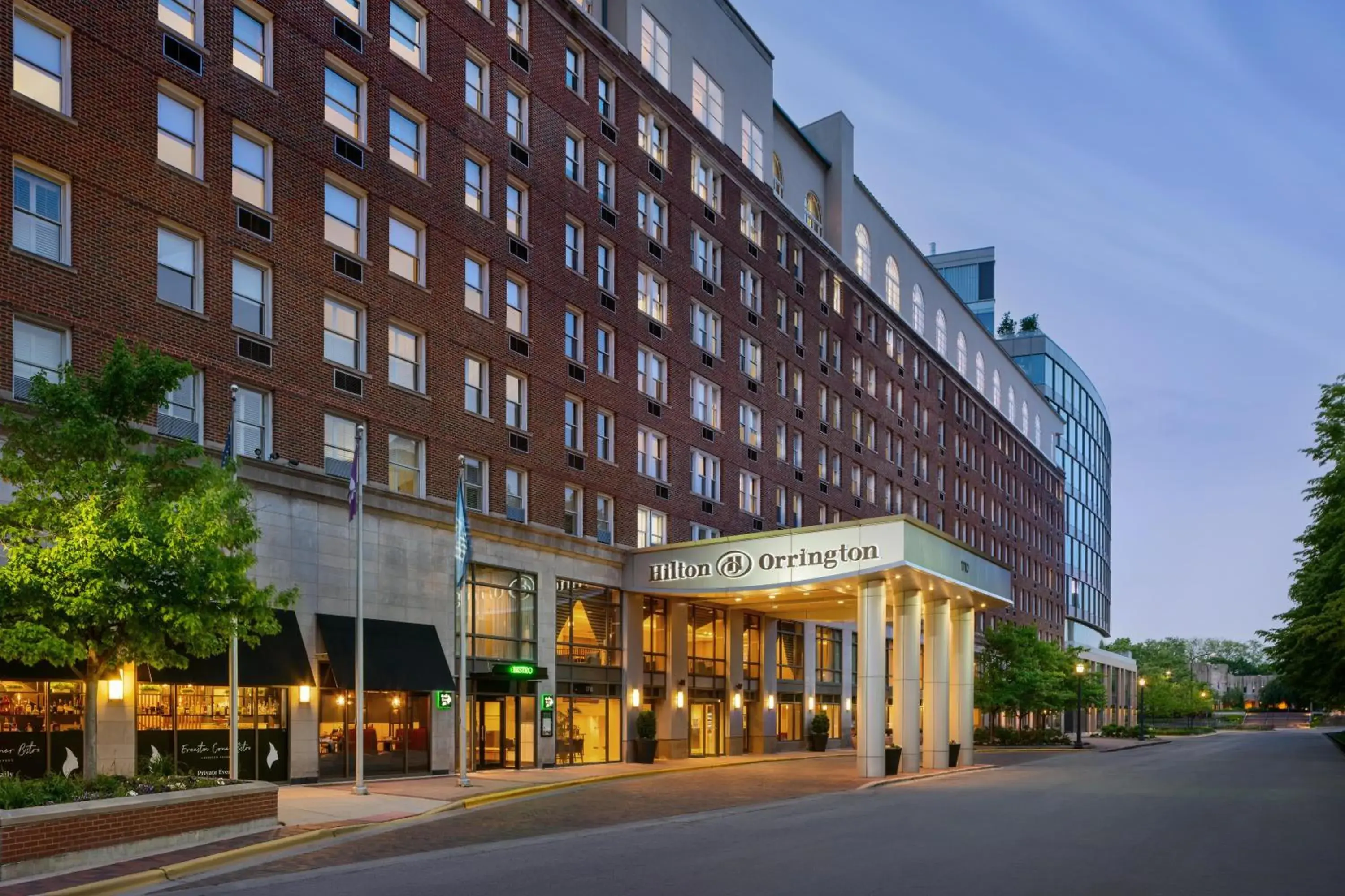 Property building in Hilton Orrington/Evanston Property building in Hilton Orrington/Evanston