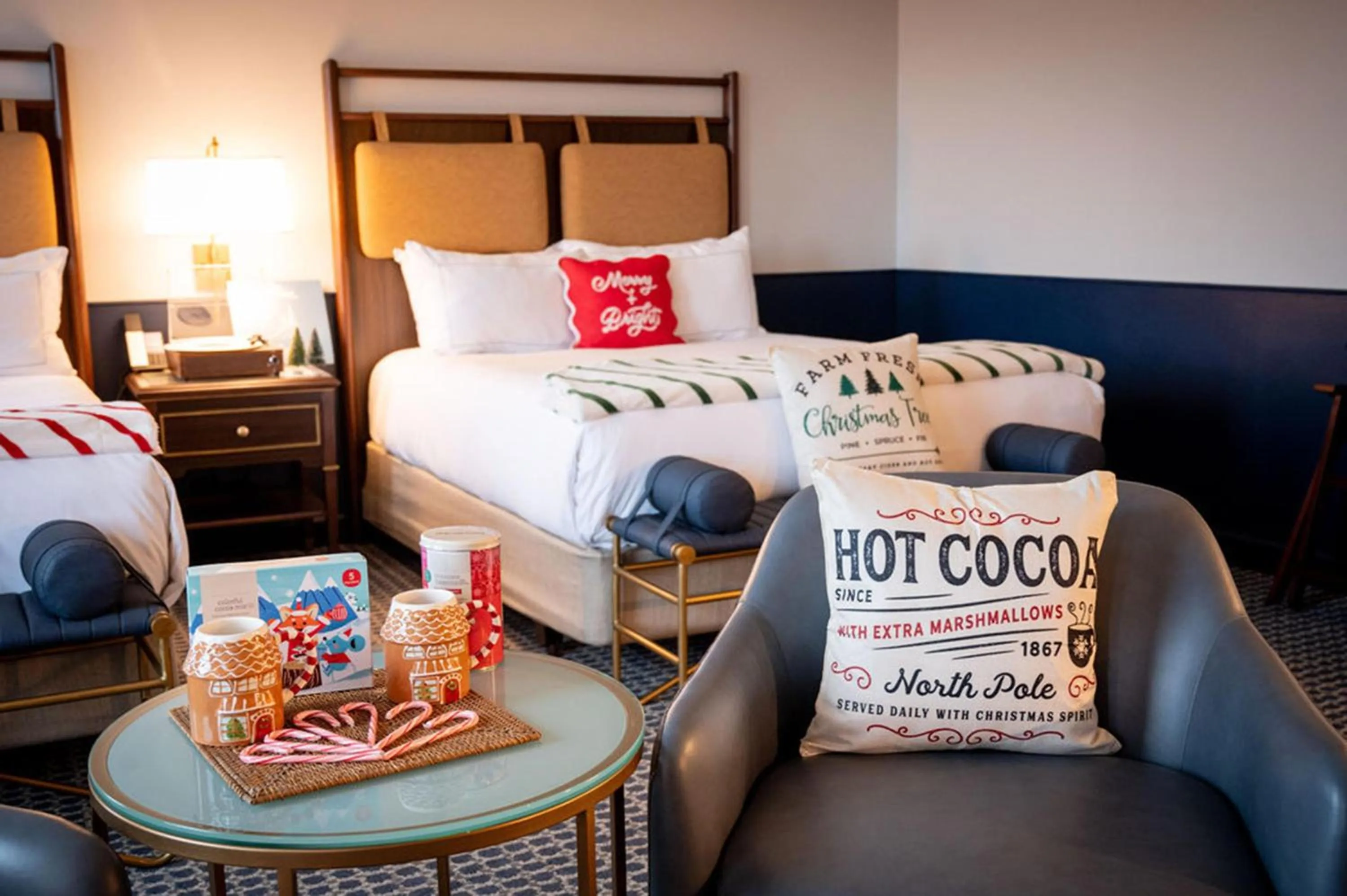 Living room, Bed in Hilton Orrington/Evanston