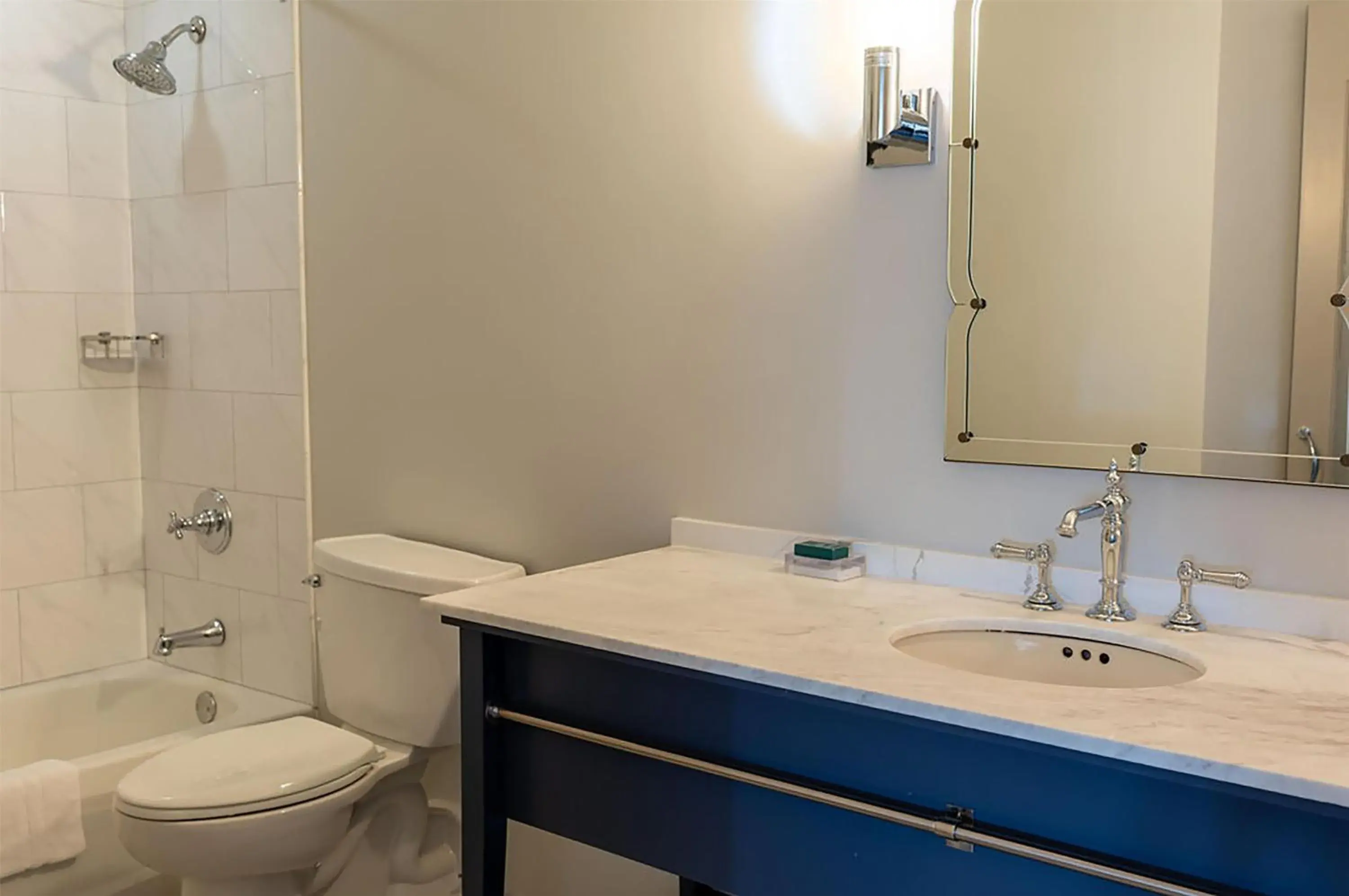 Bathroom in Hilton Orrington/Evanston Bathroom in Hilton Orrington/Evanston