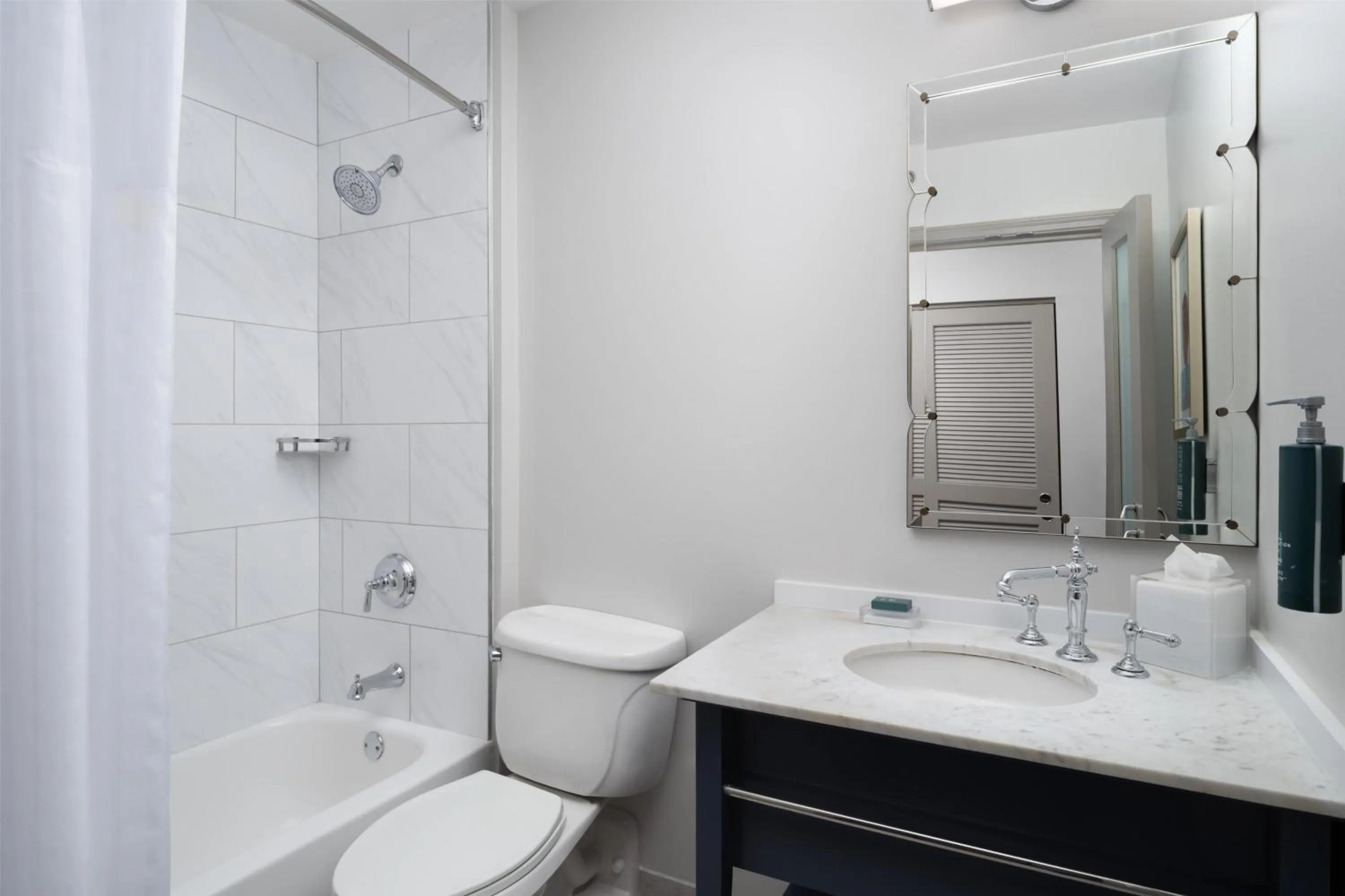 Bathroom in Hilton Orrington/Evanston