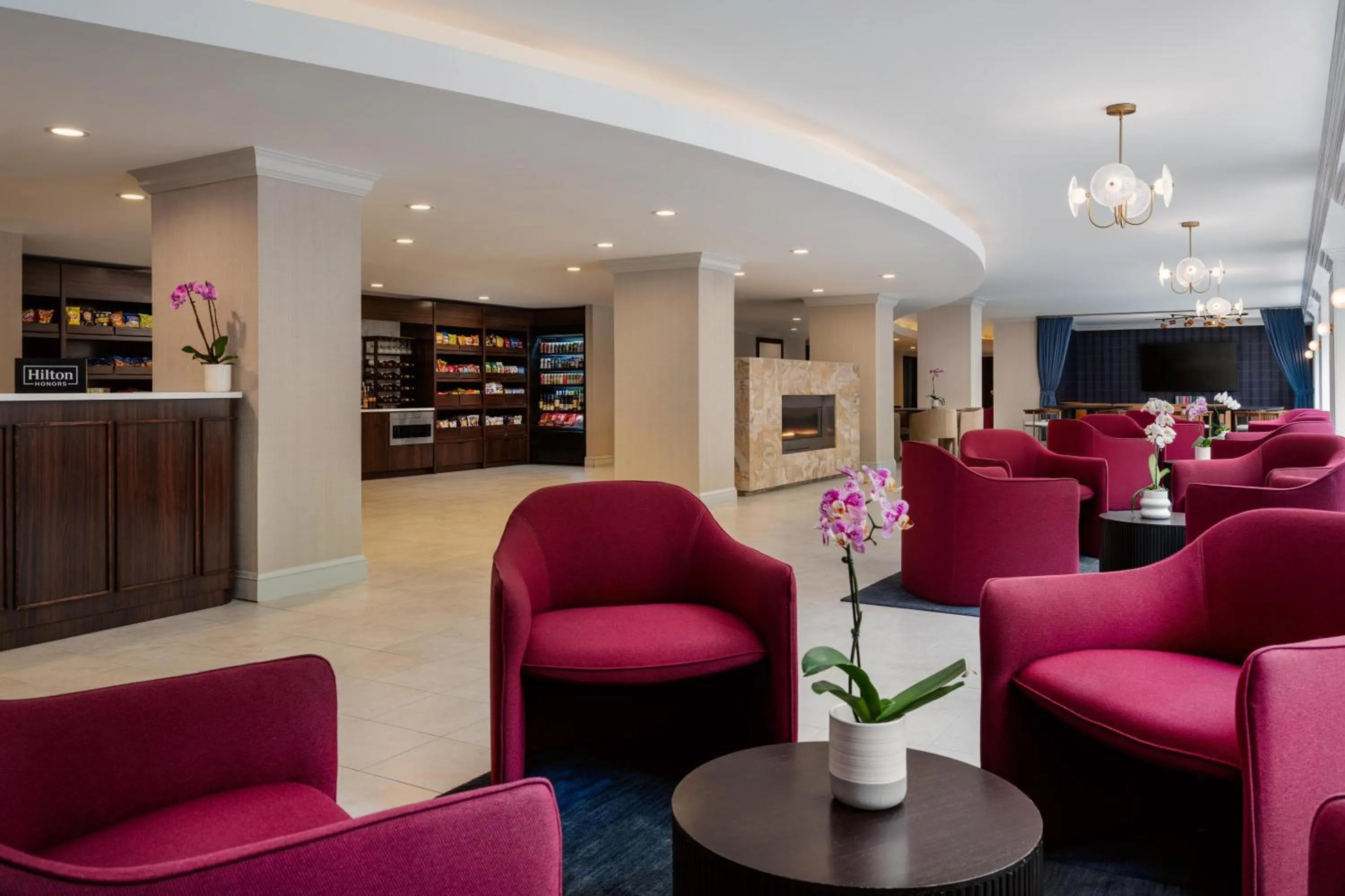 Lobby or reception in Hilton Orrington/Evanston