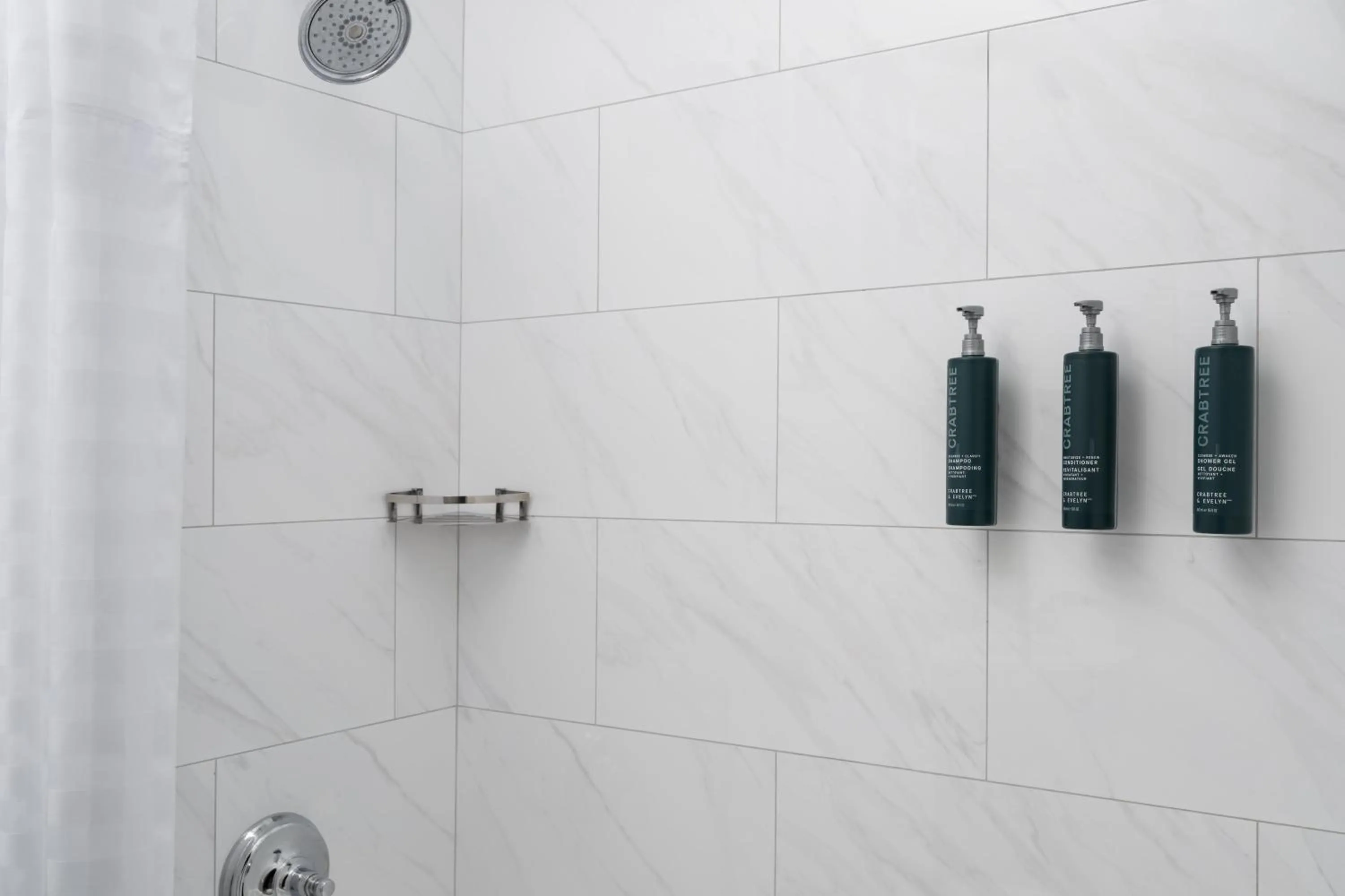 Bathroom in Hilton Orrington/Evanston