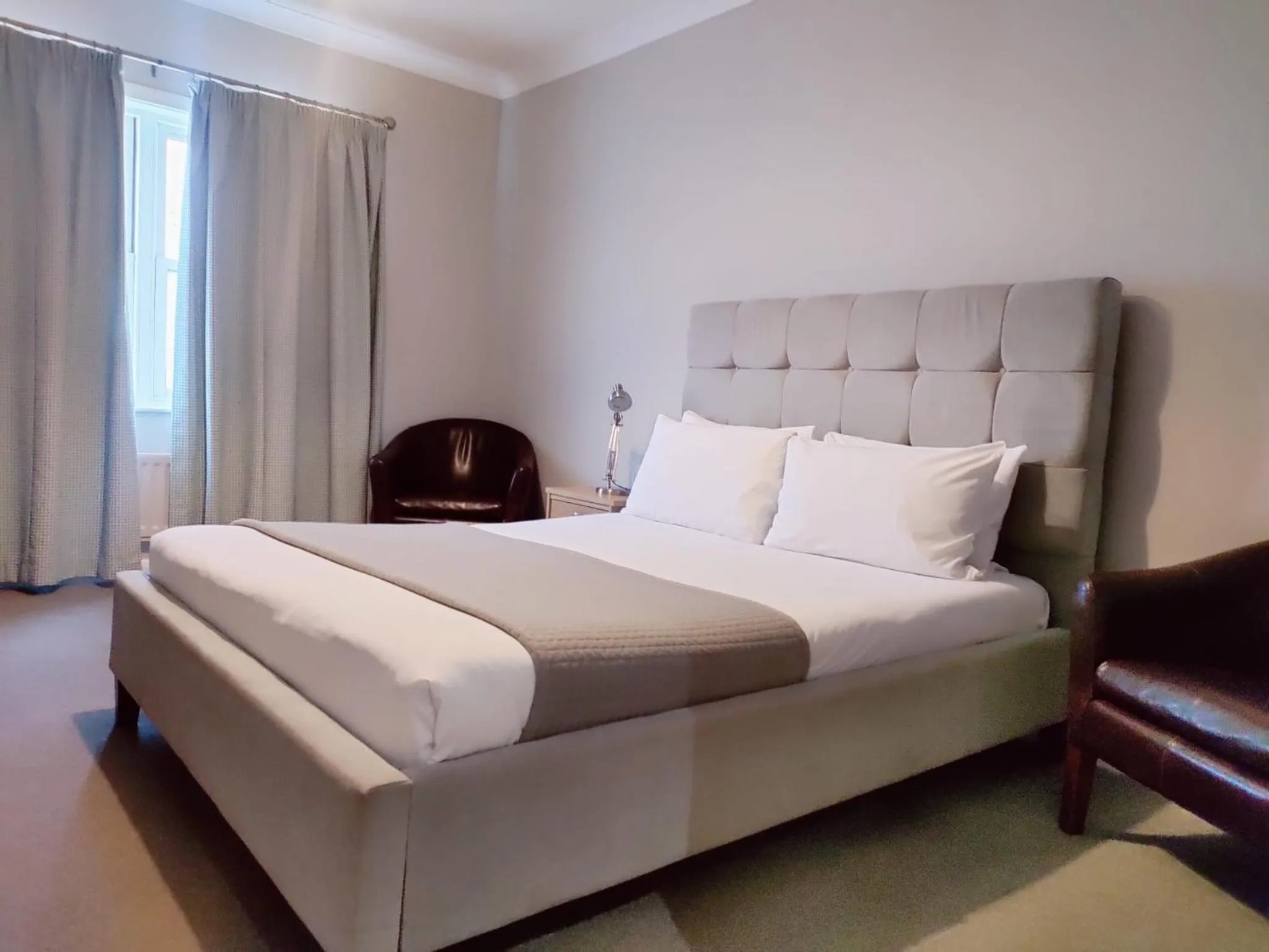 Bed in Michelangelos - Rooms, Restaurant & Bar