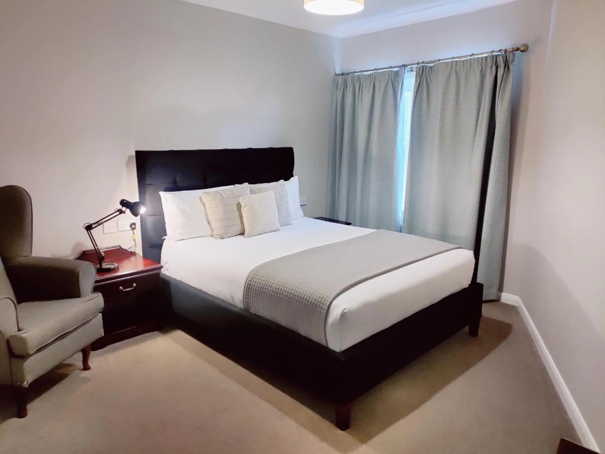 Bed in Michelangelos - Rooms, Restaurant & Bar