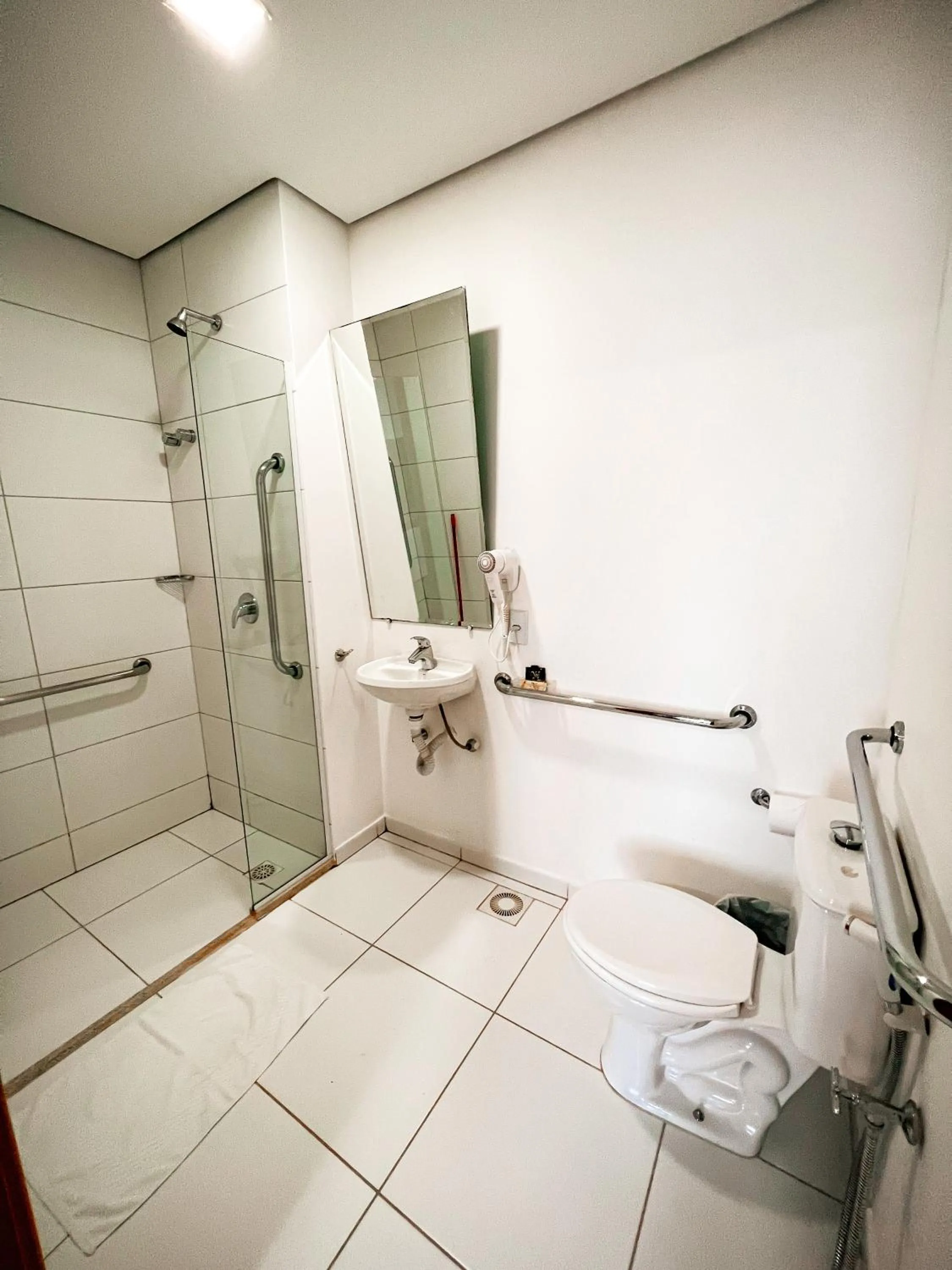 Shower in Nobile Inn London Anápolis