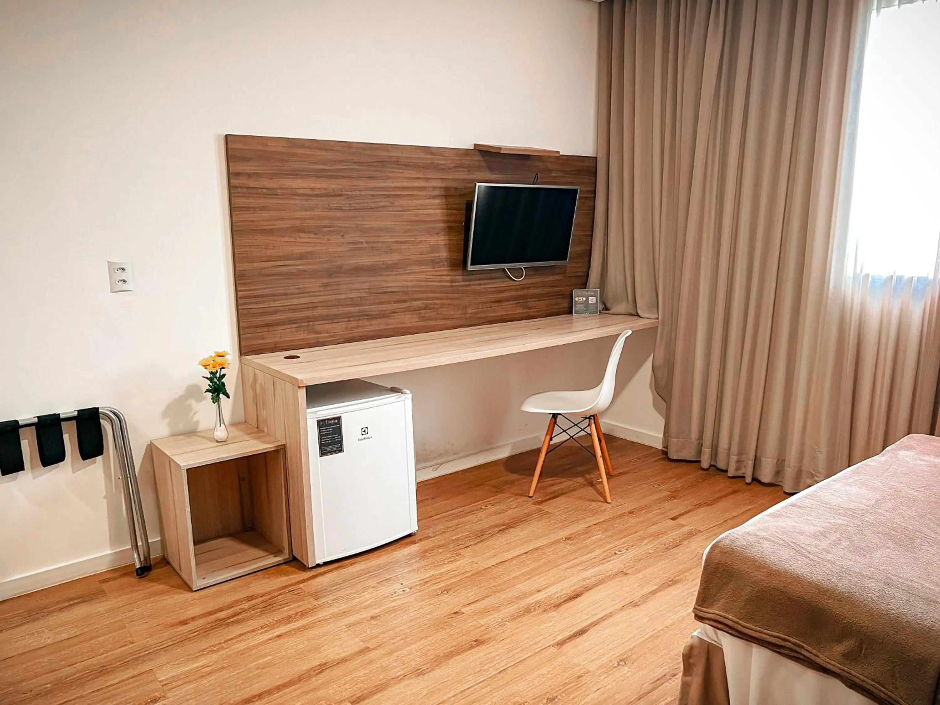 Communal lounge/ TV room, Bed in Nobile Inn London Anápolis