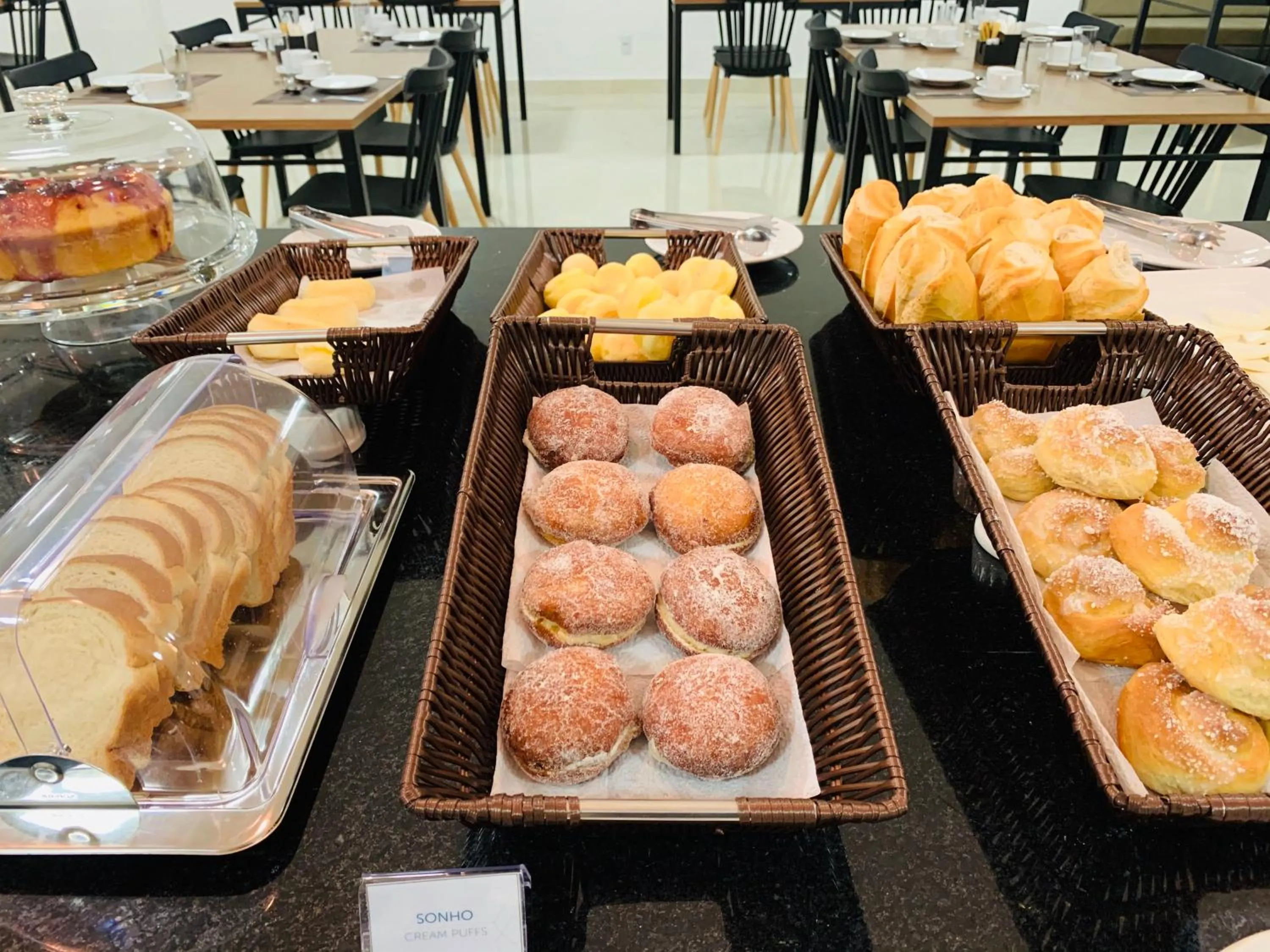 Food and drinks in Nobile Inn London Anápolis