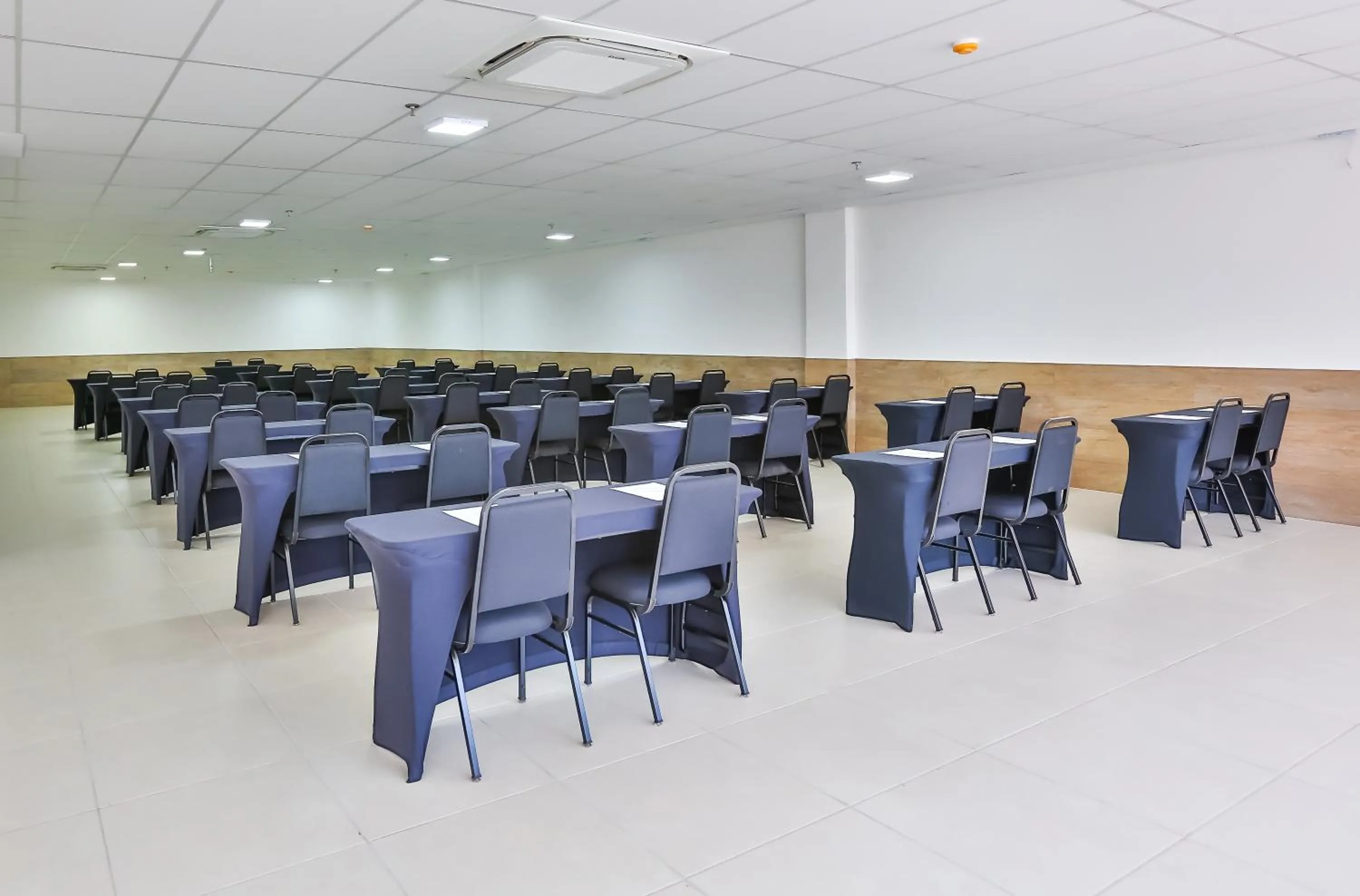 Business facilities in Nobile Inn London Anápolis