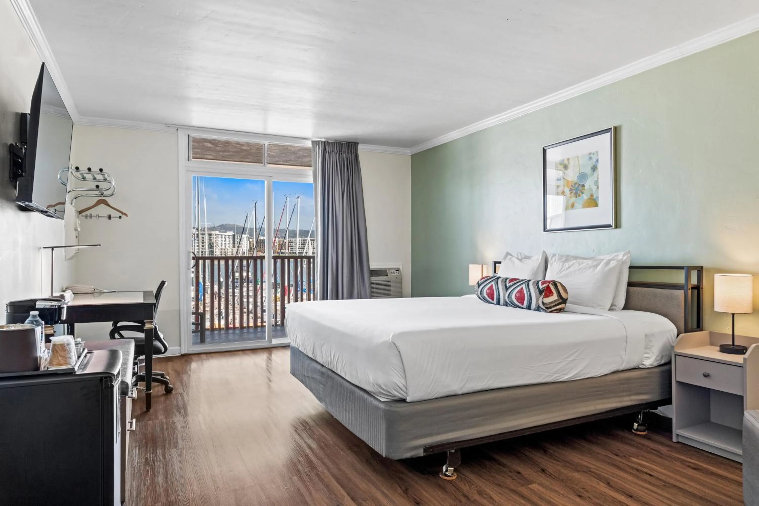 Photo of the whole room, Bed in Marina Village Inn