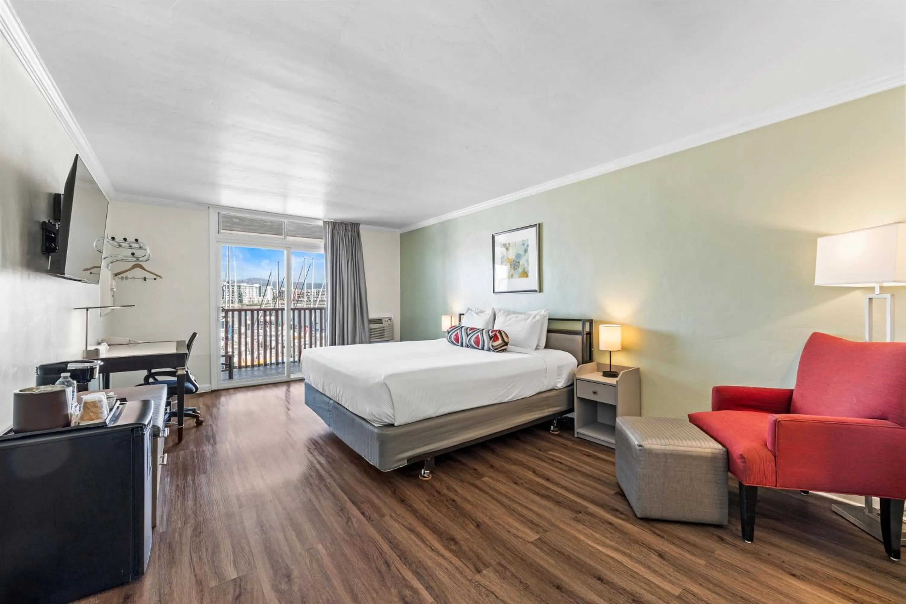 Photo of the whole room, Bed in Marina Village Inn