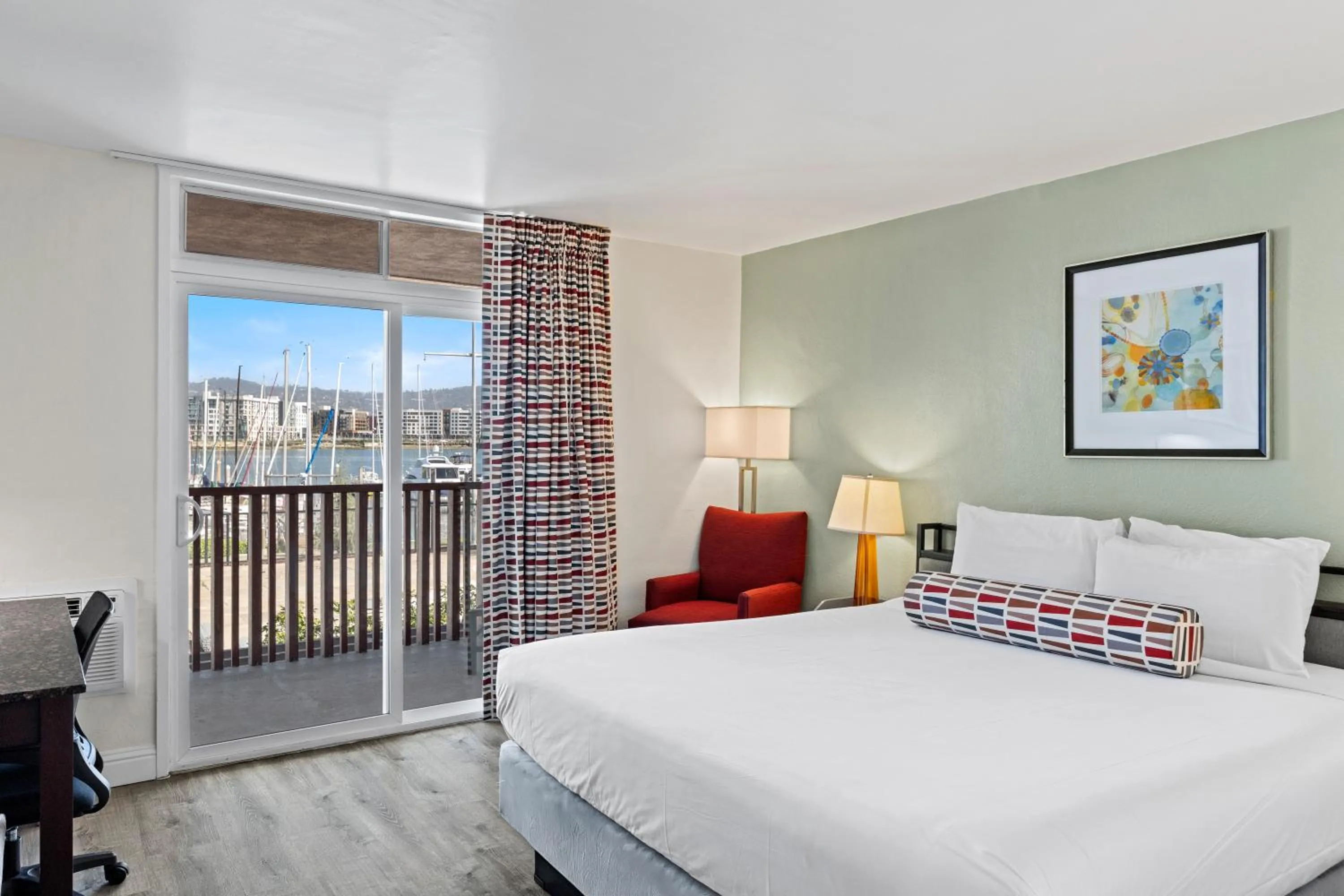 Balcony/Terrace, Bed in Marina Village Inn