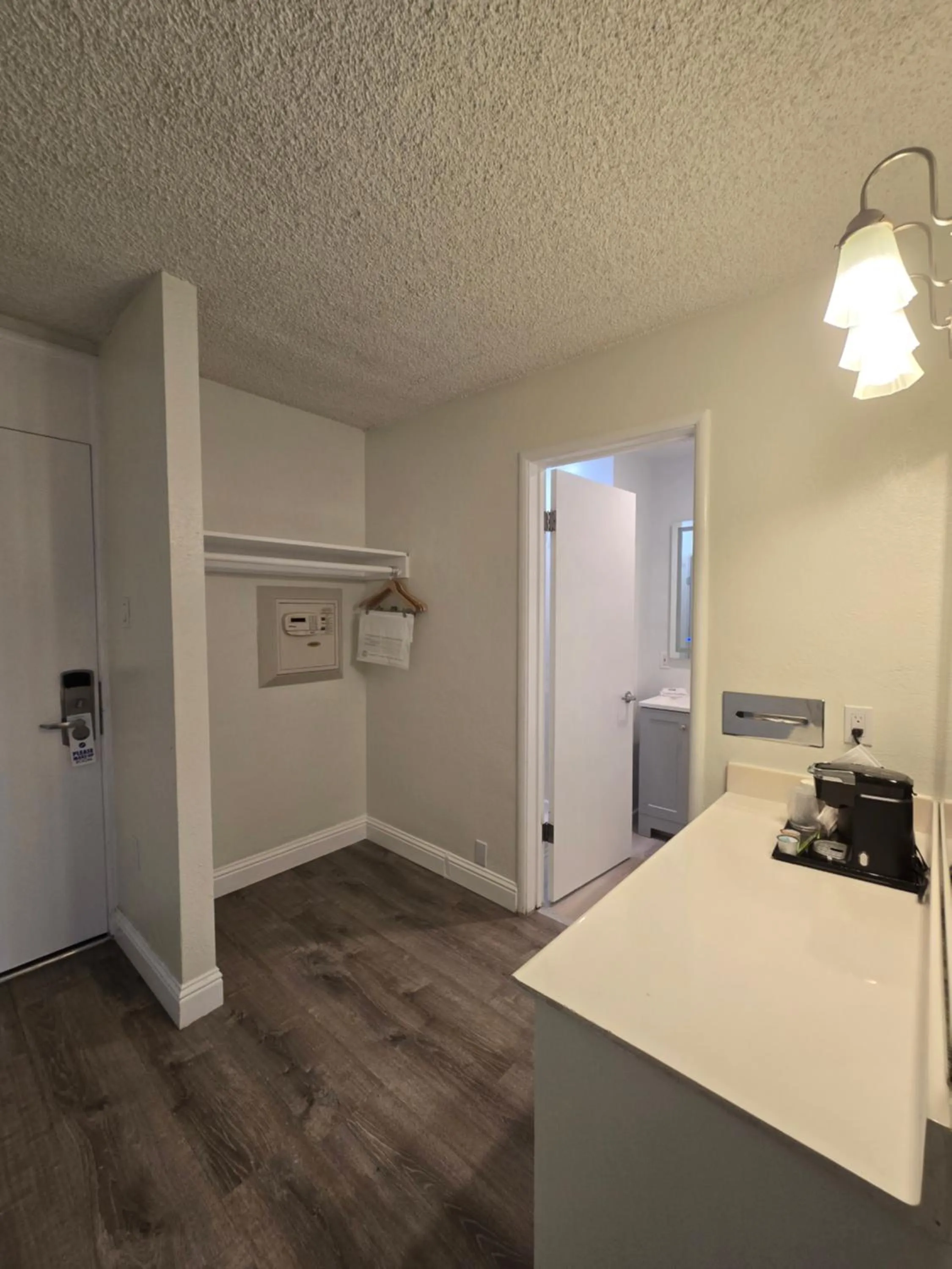 Facade/entrance in Marina Village Inn