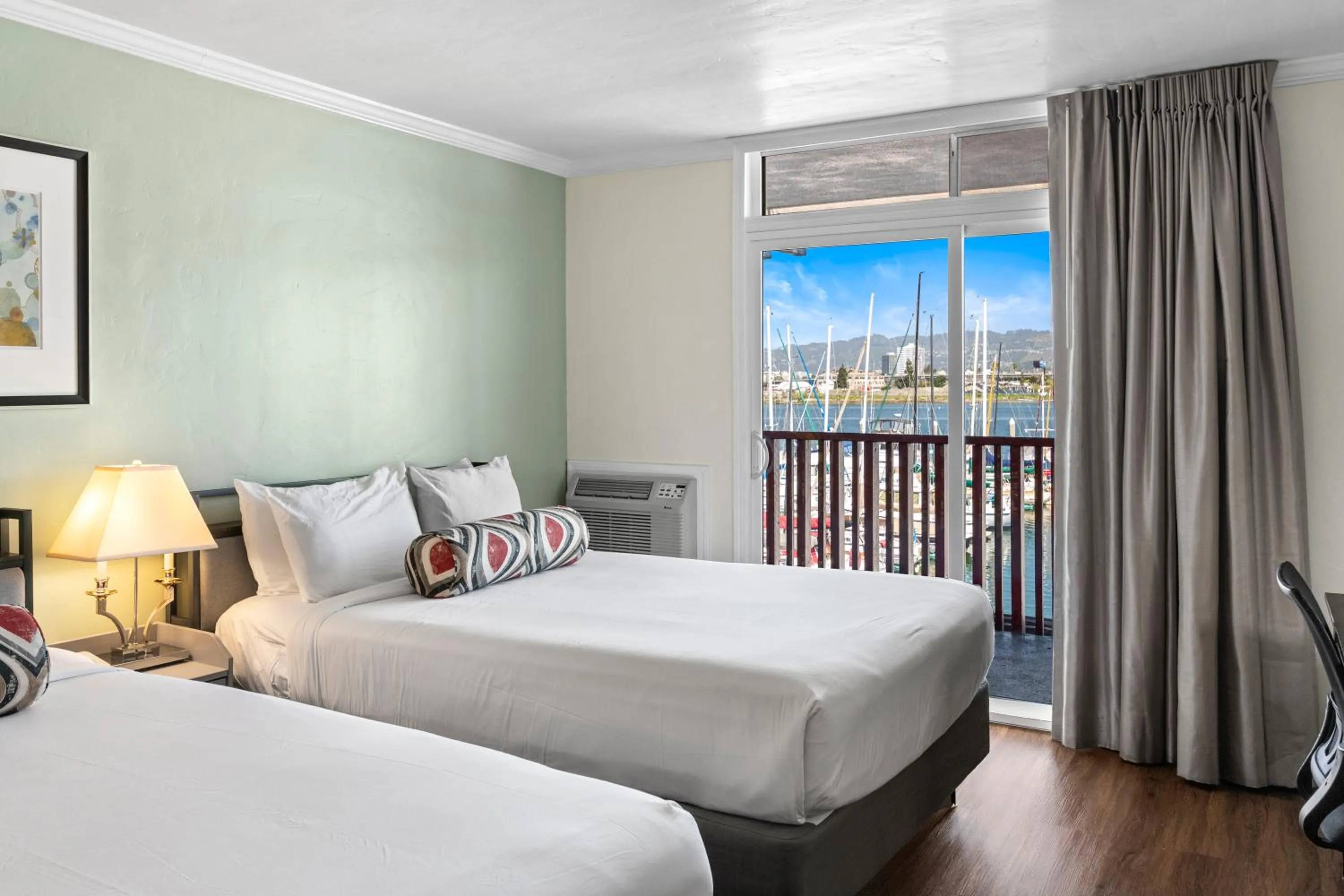 Bedroom, Bed in Marina Village Inn