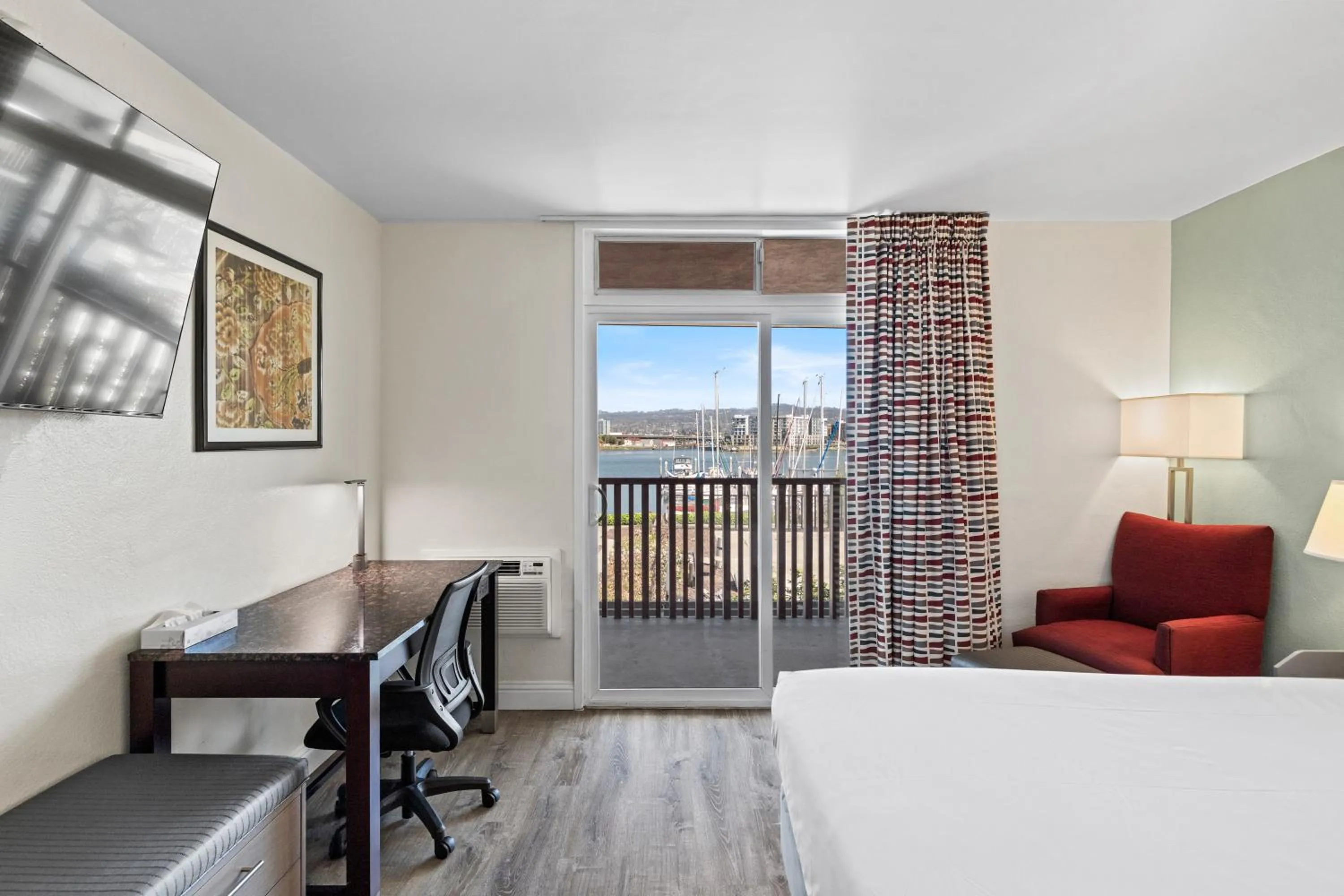 Balcony/Terrace, Bed in Marina Village Inn