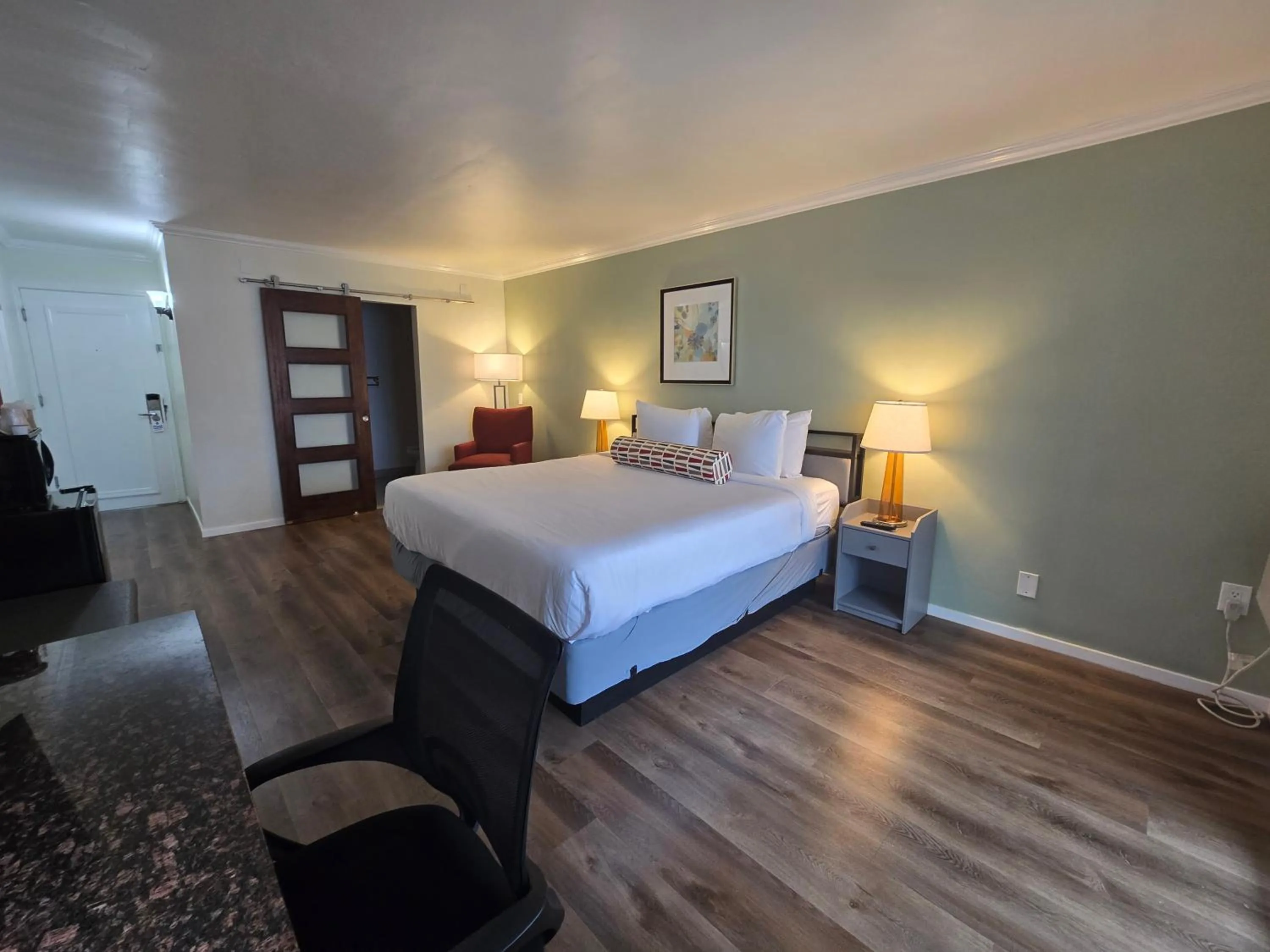 Bed in Marina Village Inn