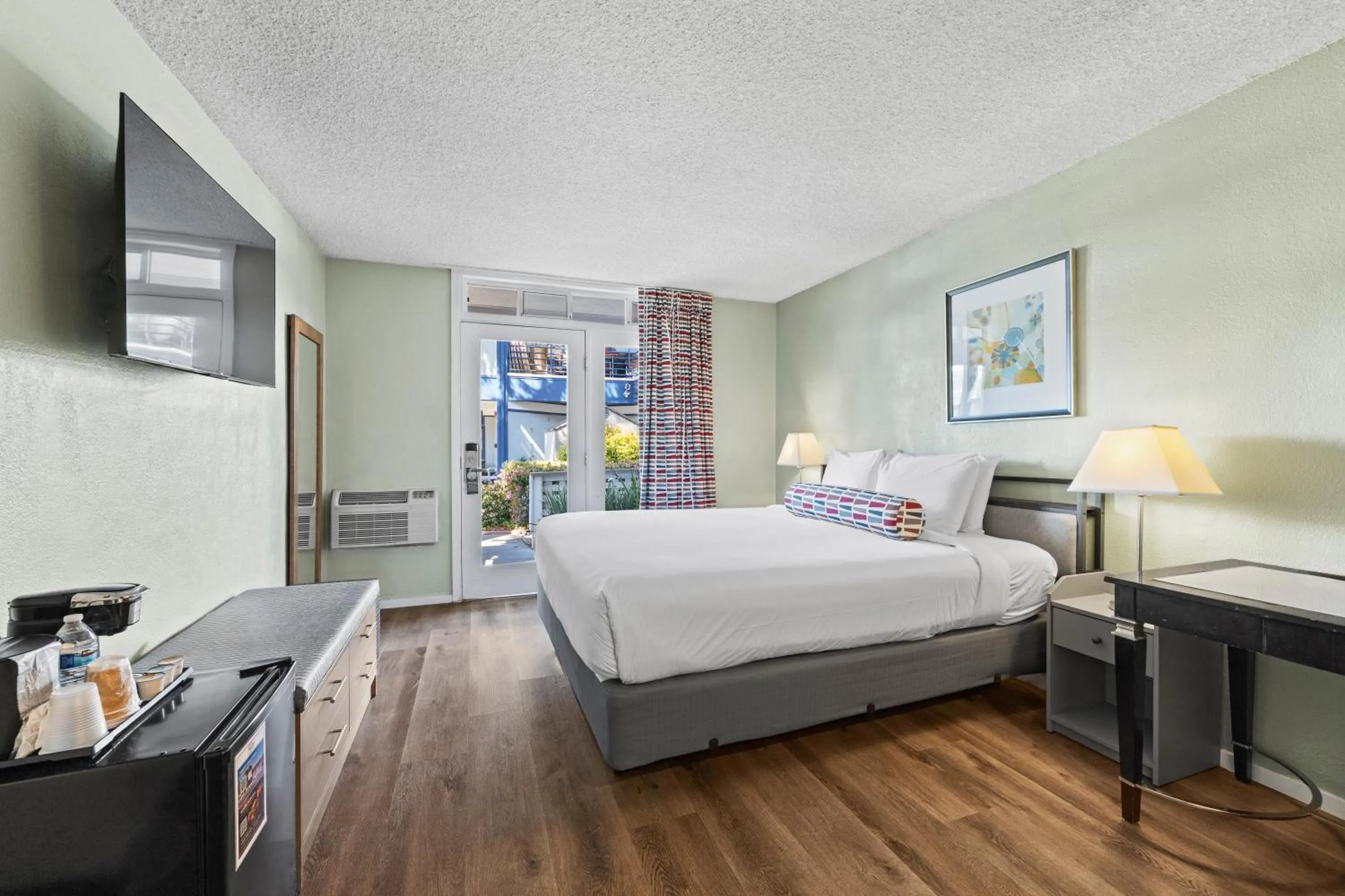 Photo of the whole room, Bed in Marina Village Inn