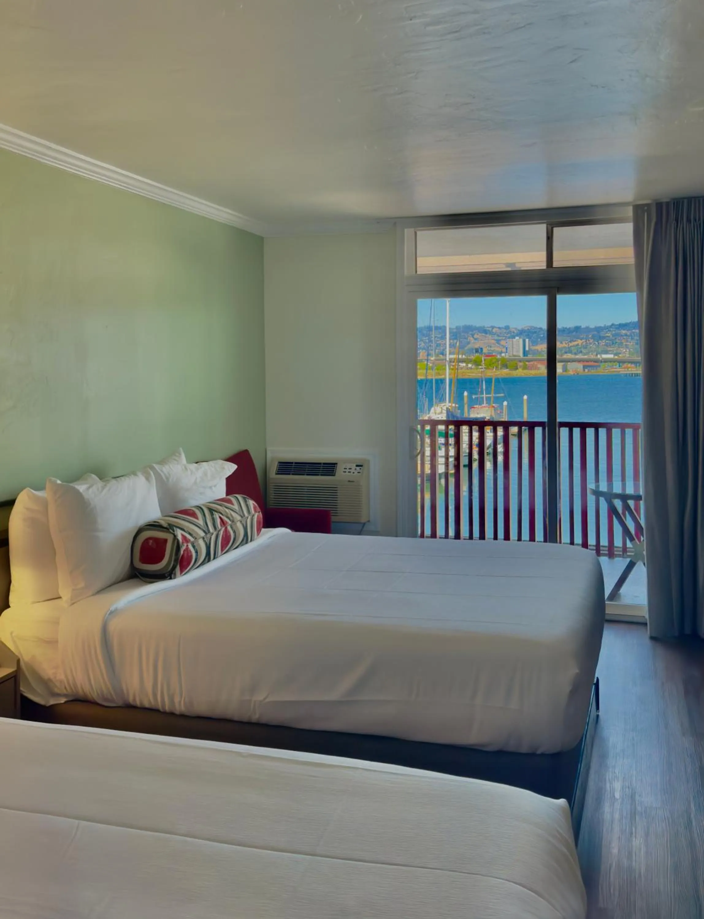 Bedroom, Bed in Marina Village Inn