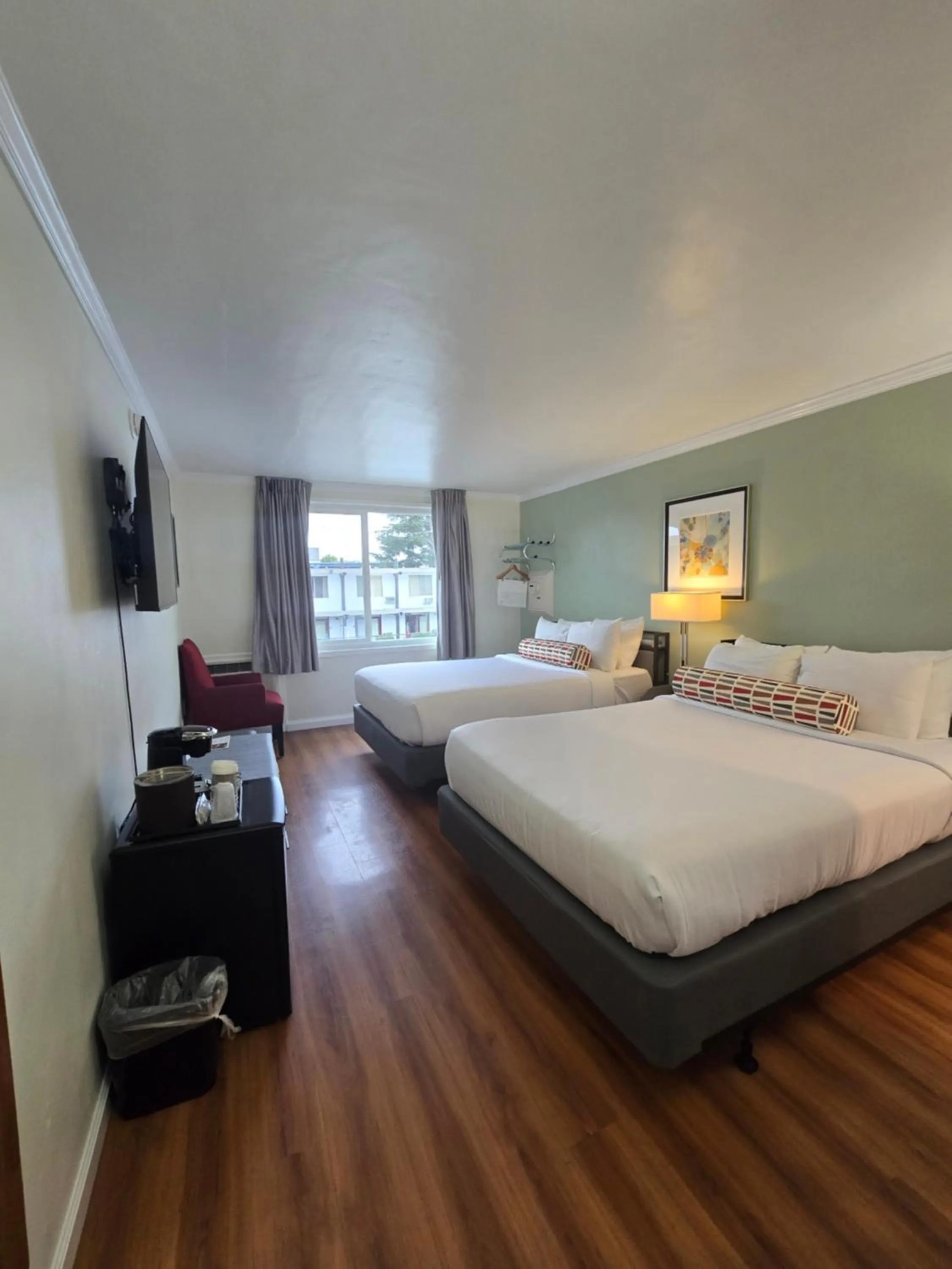 Bed in Marina Village Inn